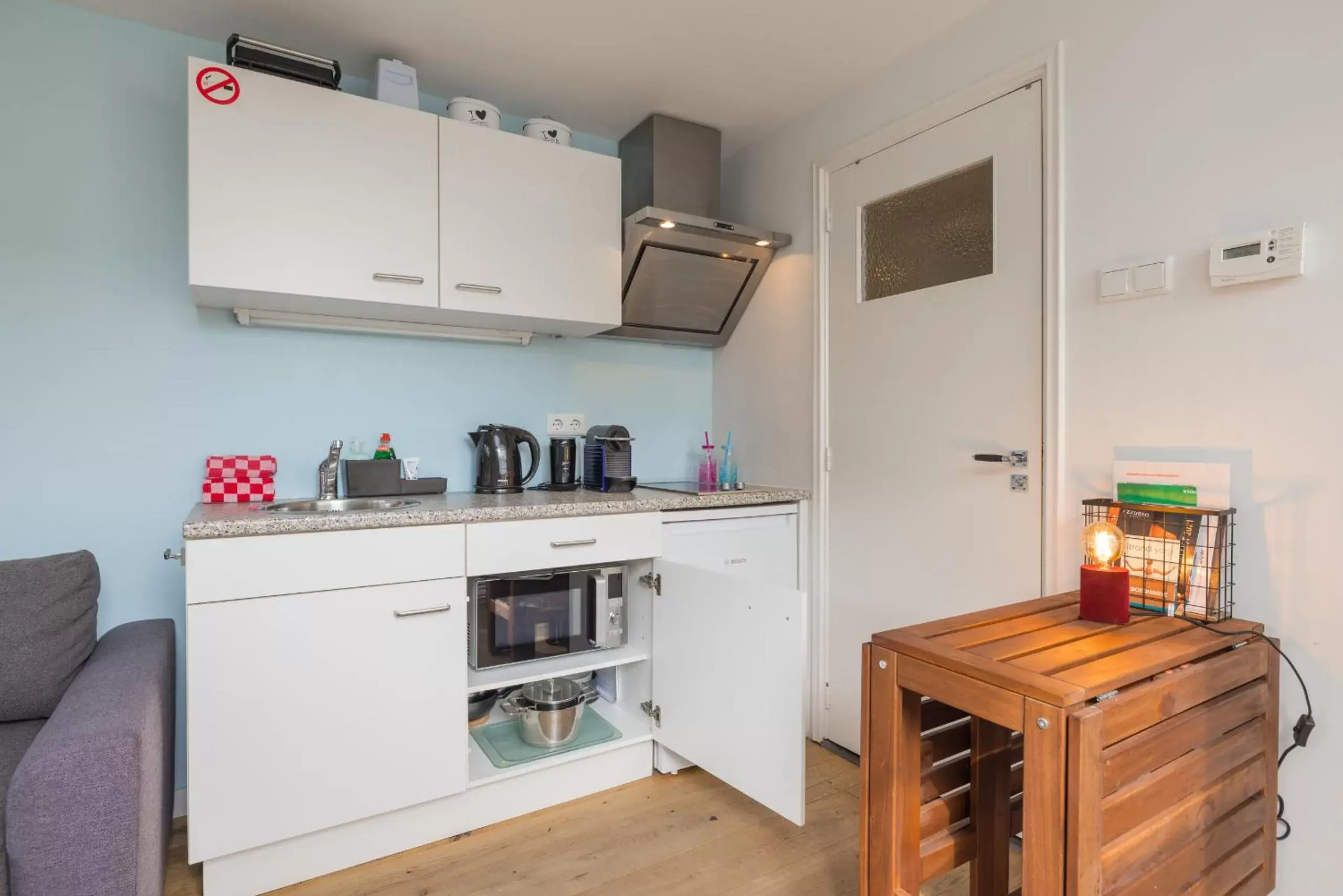 Dining area, Kitchen/Kitchenette in BeachHouse Oase aan Zee