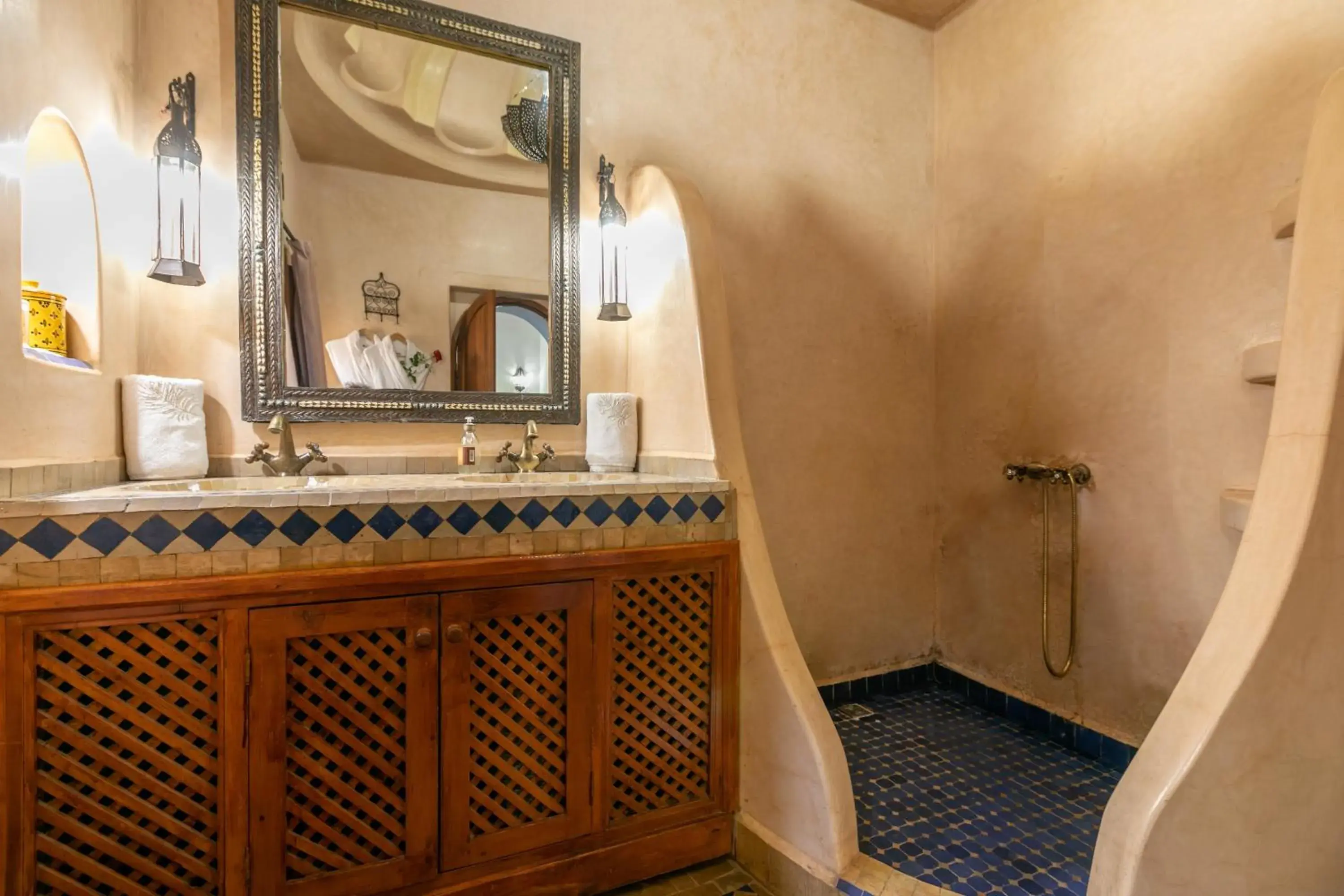 Bathroom in Riad Les Trois Palmiers El Bacha