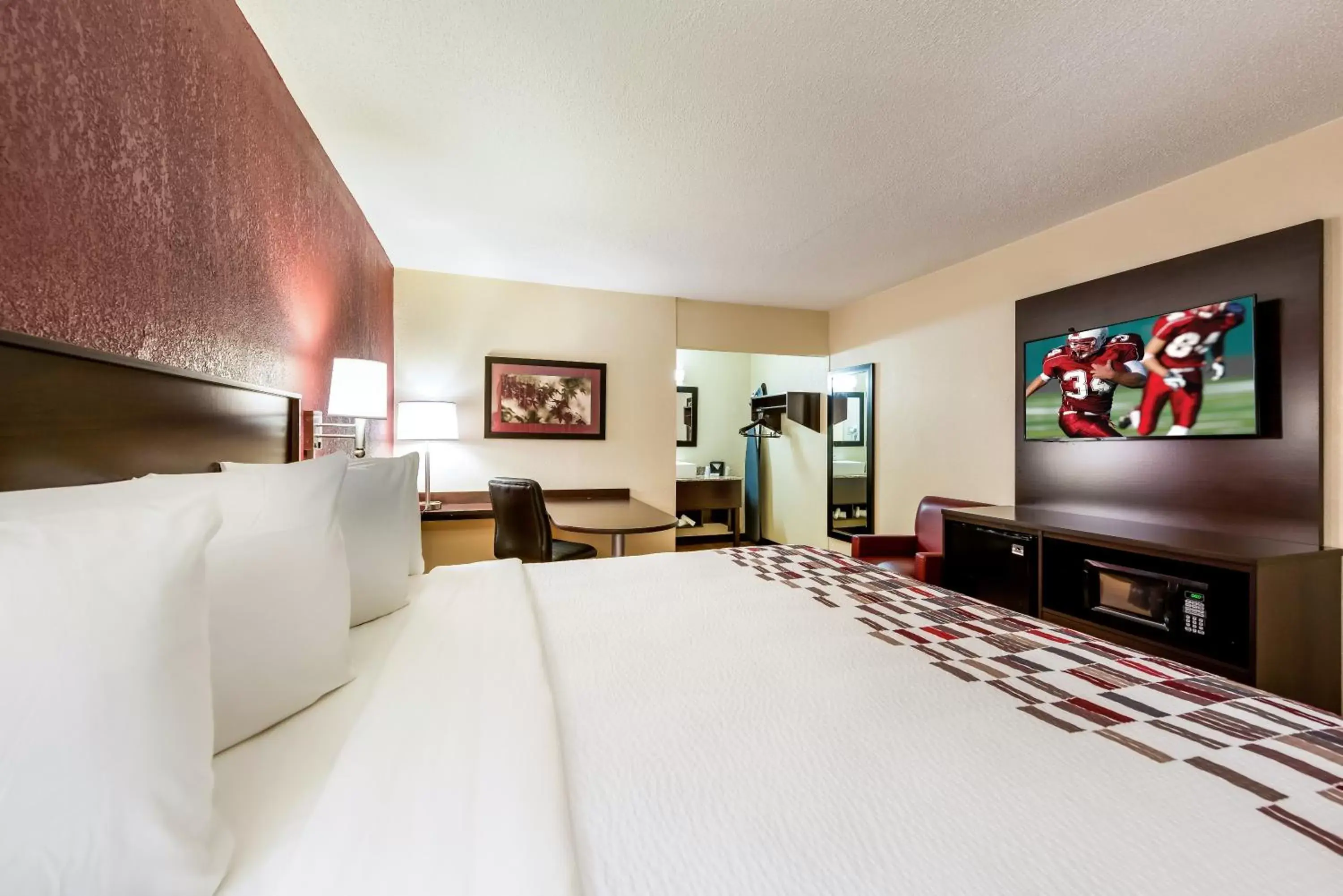 Bedroom, Bed in Red Roof Inn Marion, IN Bedroom, Bed in Red Roof Inn Marion, IN