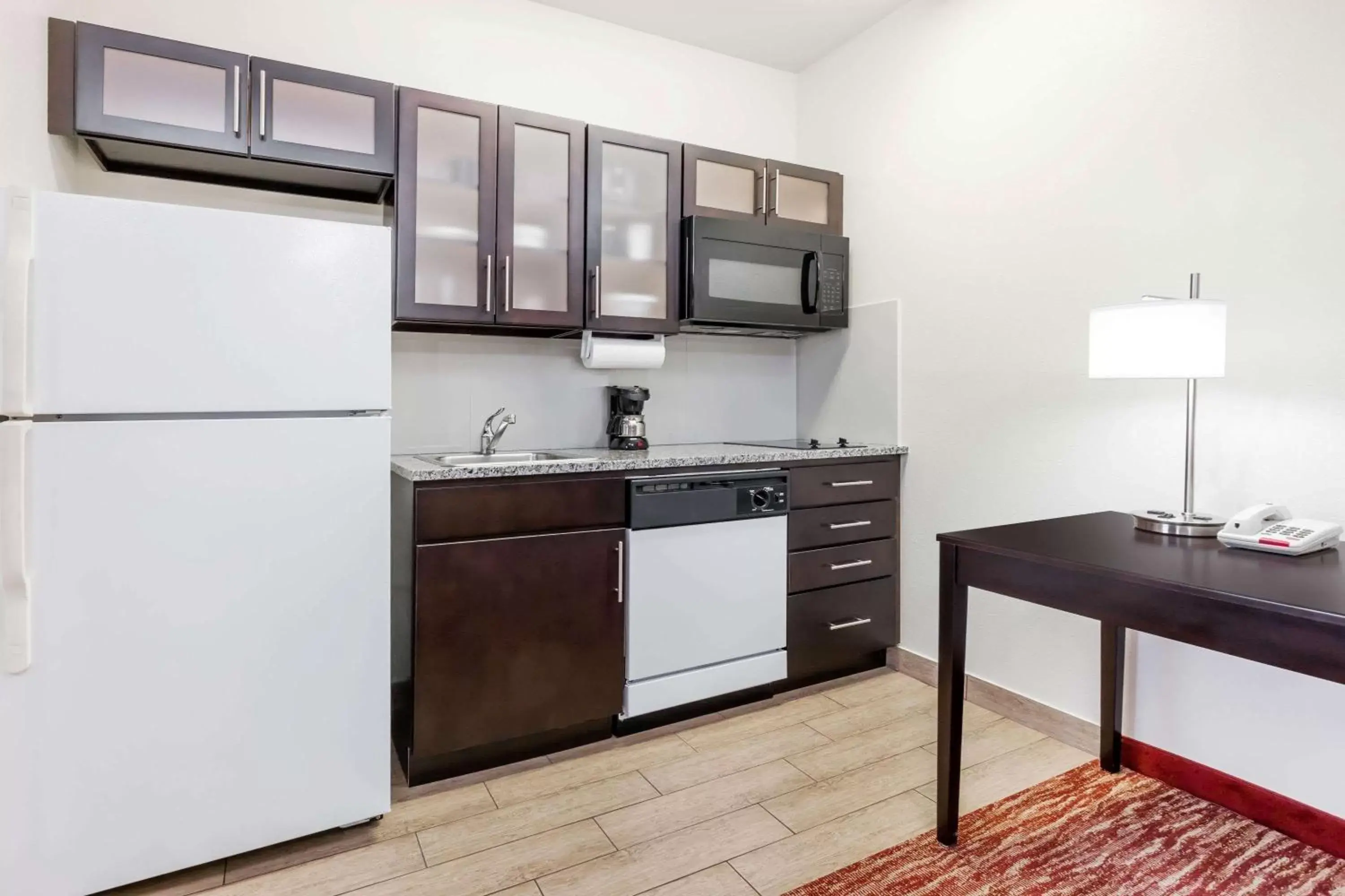 Kitchen or kitchenette, Kitchen/Kitchenette in Hawthorn Suites Irving DFW South