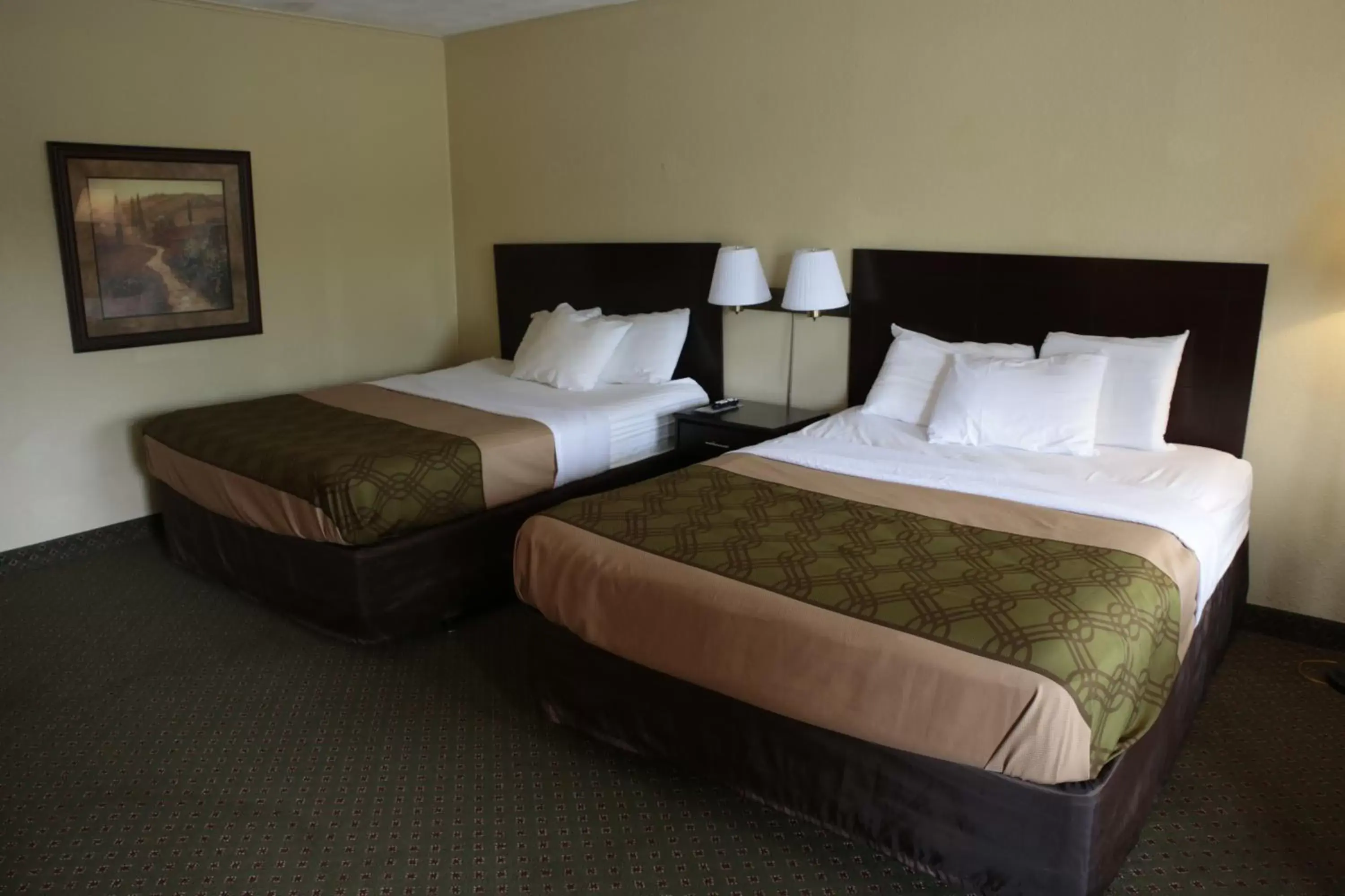 Room Photo in Econo Lodge Inn & Suites Munising Area