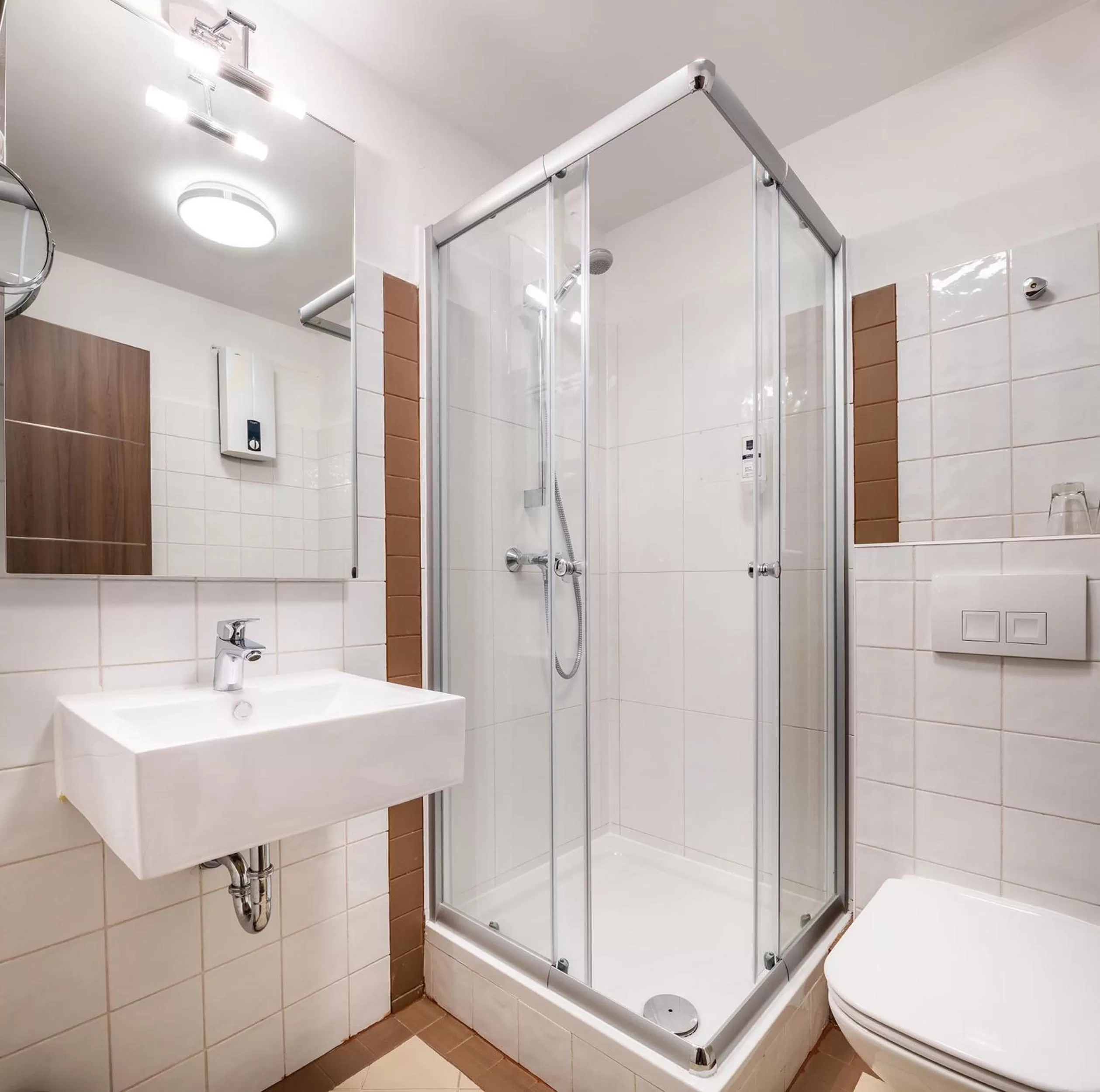 Bathroom in Schroeders City-Style-Hotel