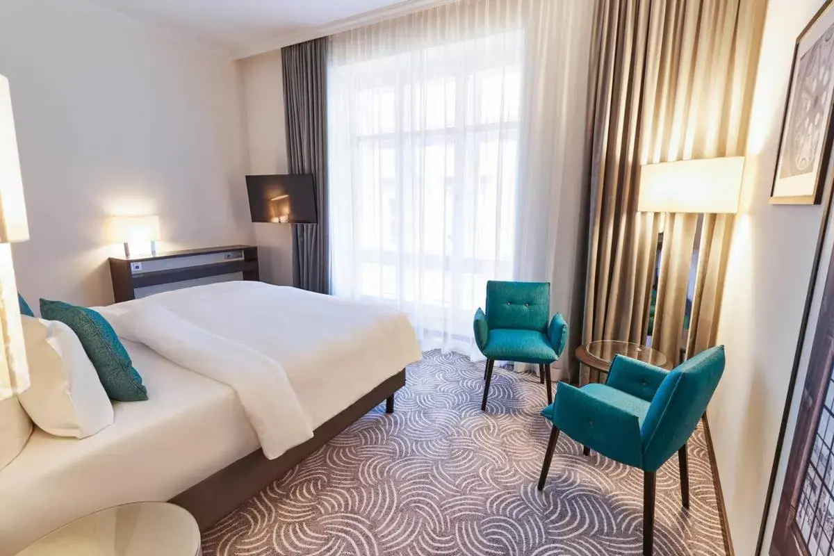 Bedroom, Bed in Steigenberger Hotel Herrenhof Bedroom, Bed in Steigenberger Hotel Herrenhof