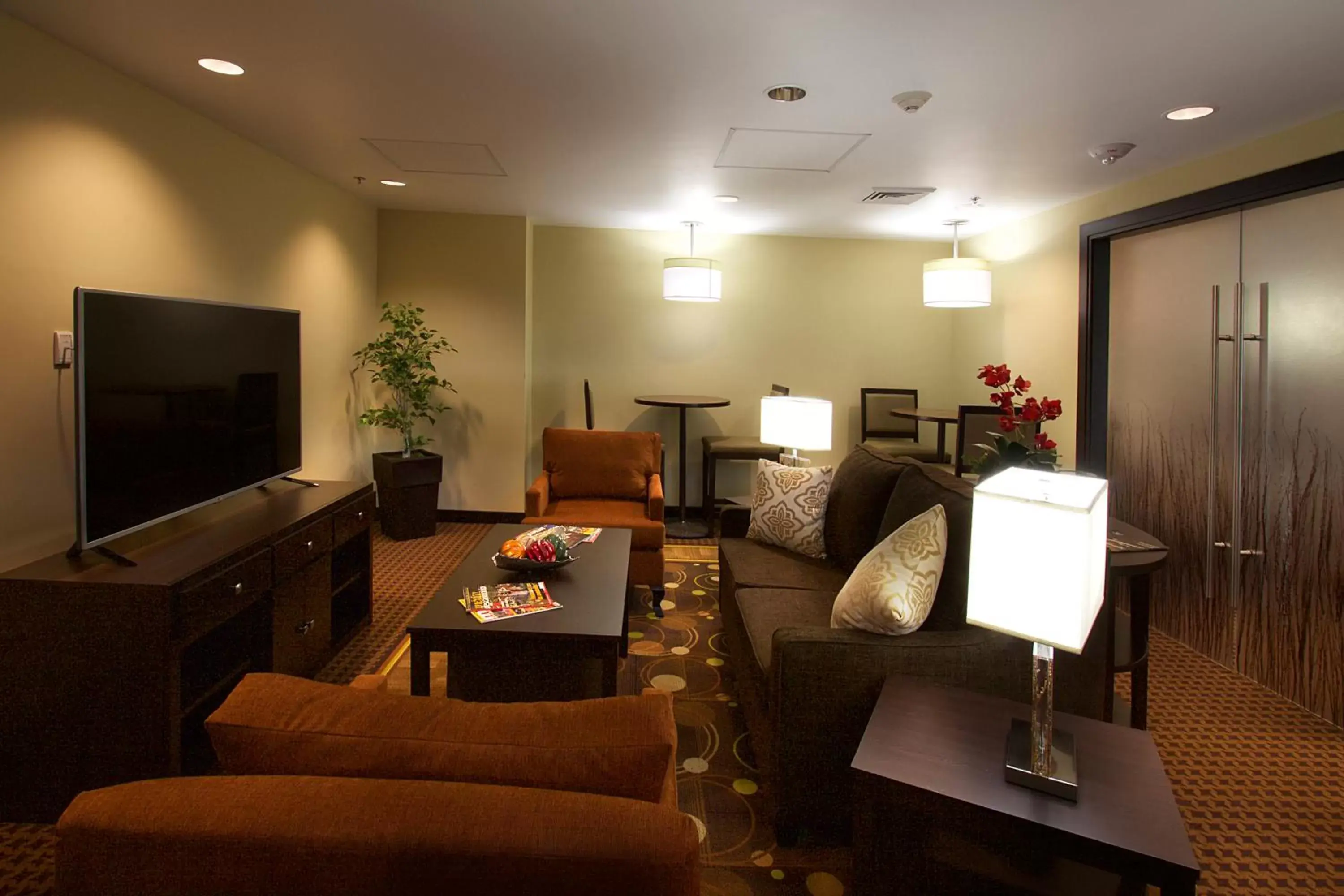 Area and facilities, Seating Area in Staybridge Suites Chihuahua, an IHG Hotel