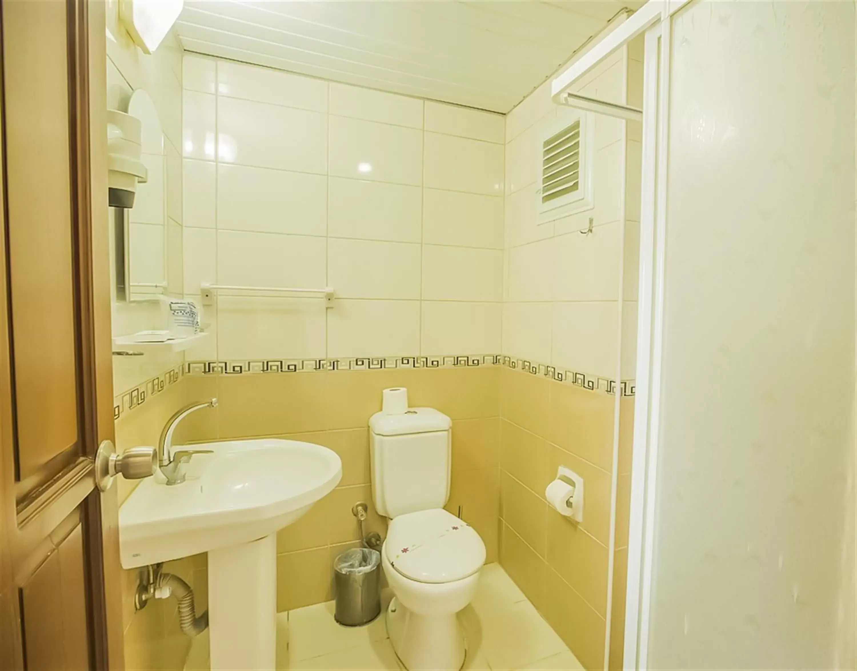 Toilet, Bathroom in Kleopatra Arsi Hotel