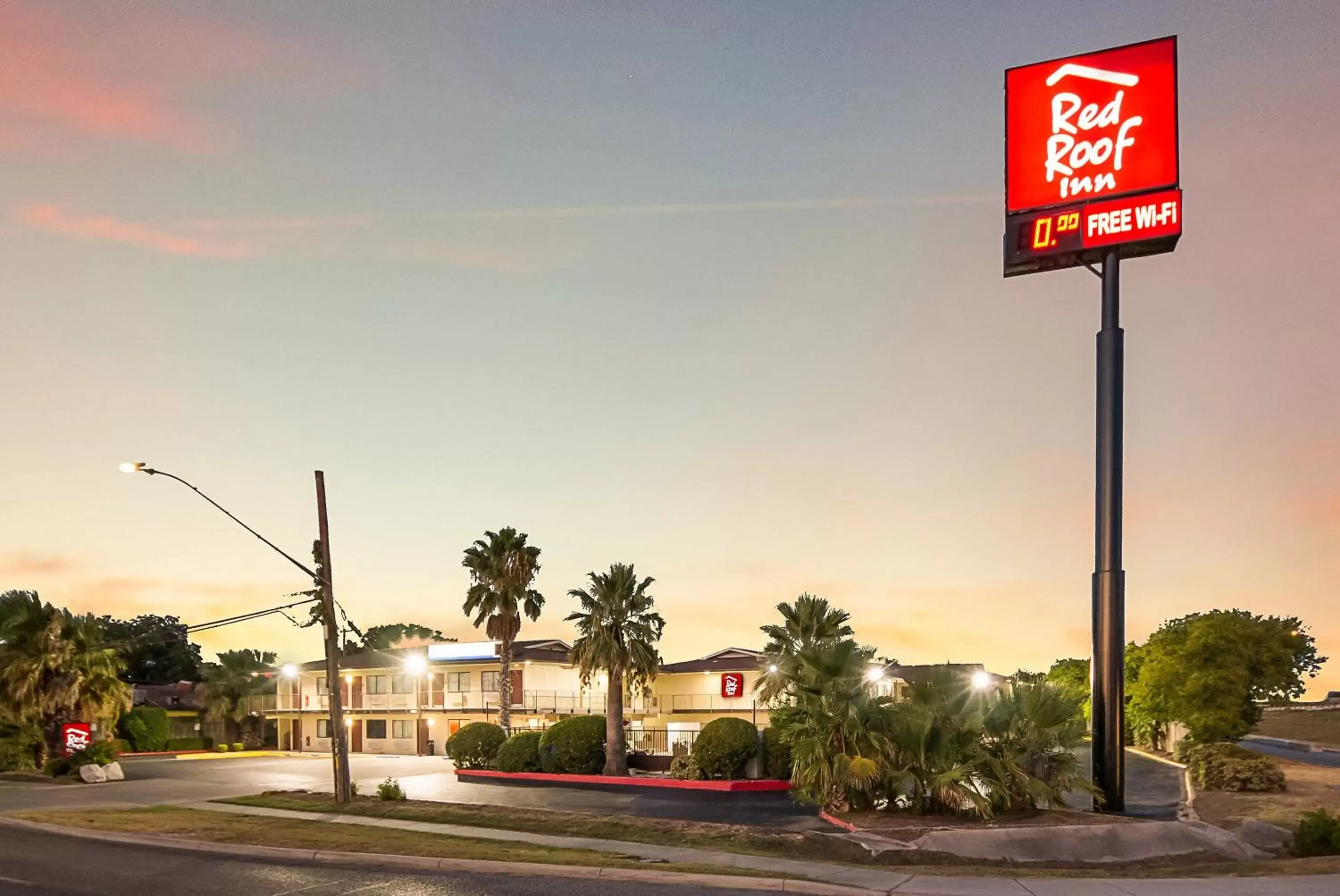 Property Building in Red Roof Inn San Antonio E - near AT&T Center