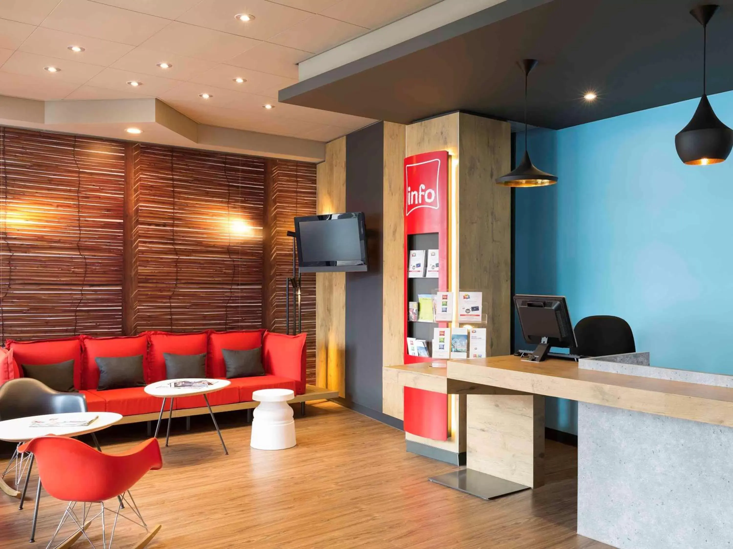 Property building, Lobby/Reception in ibis Chur