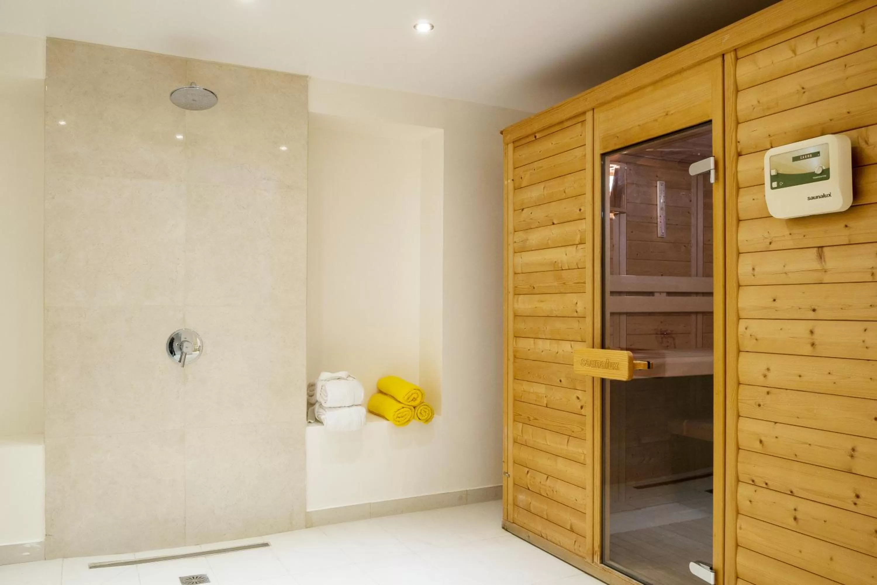 Area and facilities in Theoxenia Residence