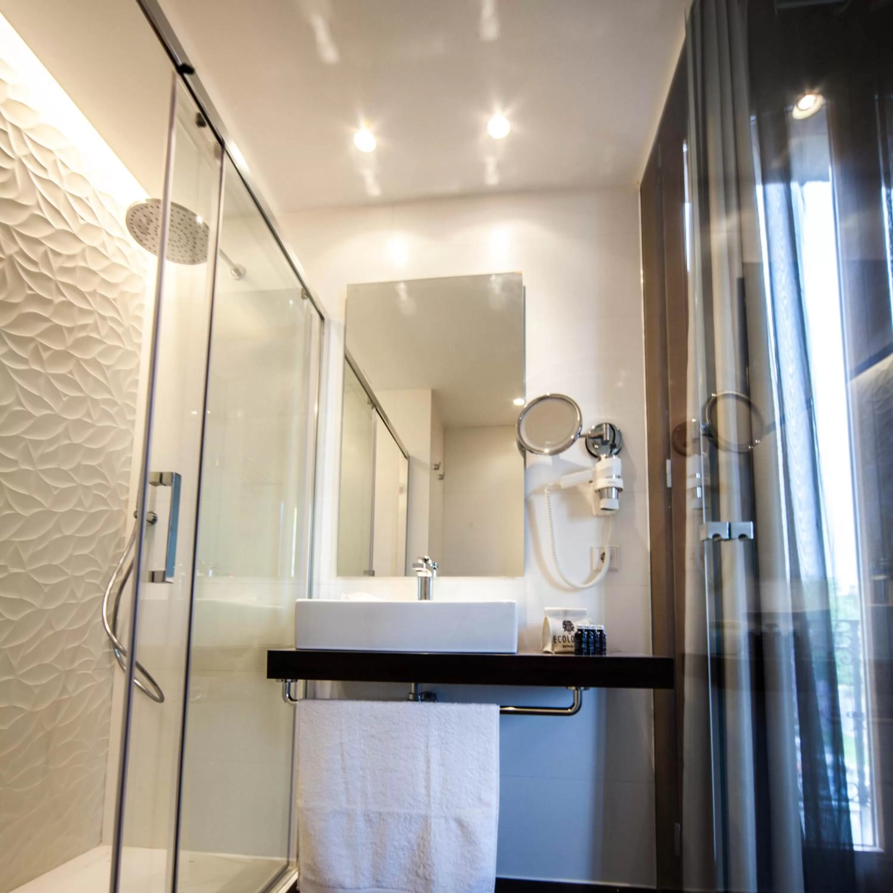 Bathroom in Hotel Hostal Cuba