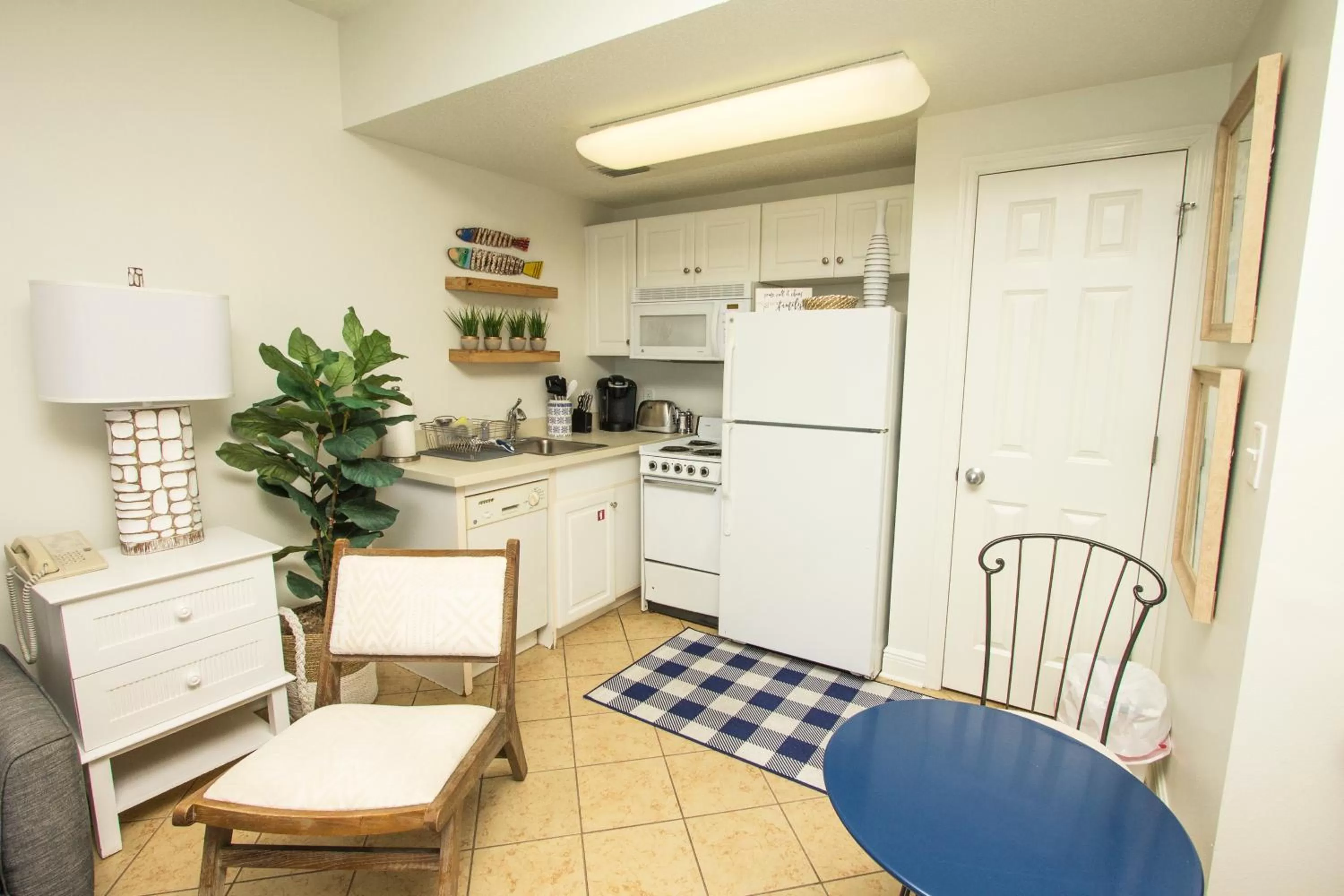 Kitchen or kitchenette, Kitchen/Kitchenette in Majestic Beach Resort, Panama City Beach, Fl