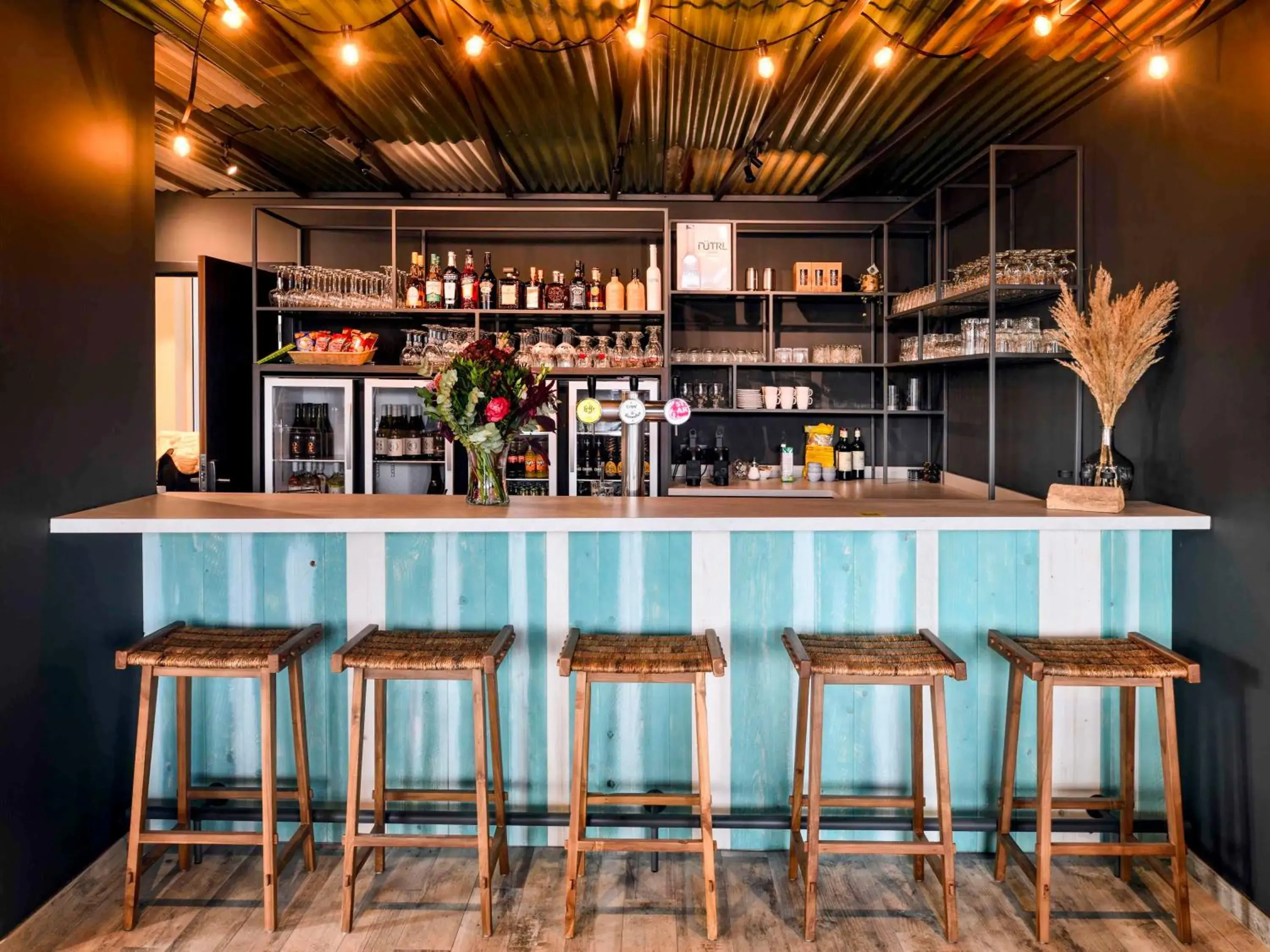Lounge or bar in ibis Styles Bredene Lounge or bar in ibis Styles Bredene