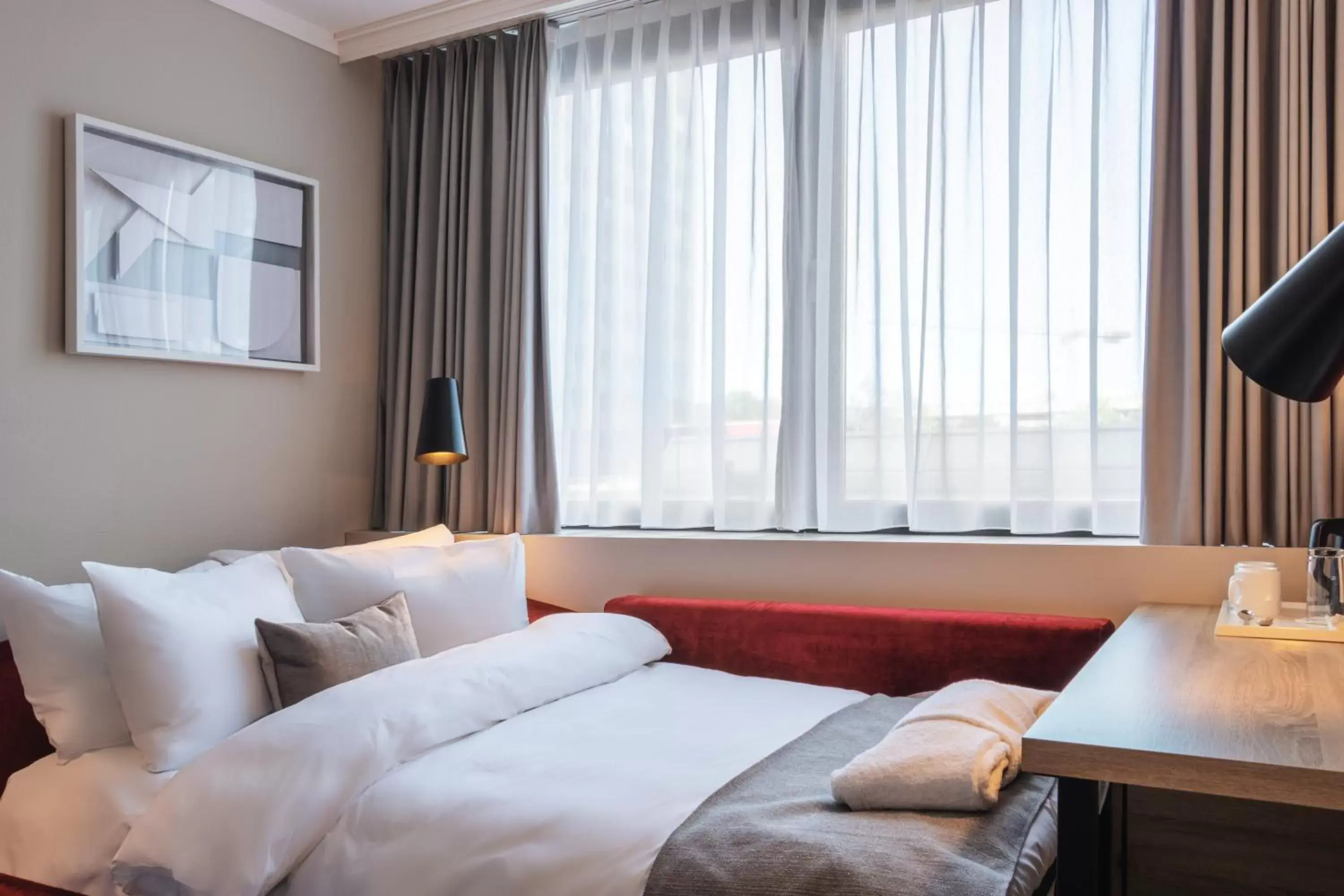 Bedroom, Bed in Crowne Plaza Frankfurt Congress Hotel, an IHG Hotel