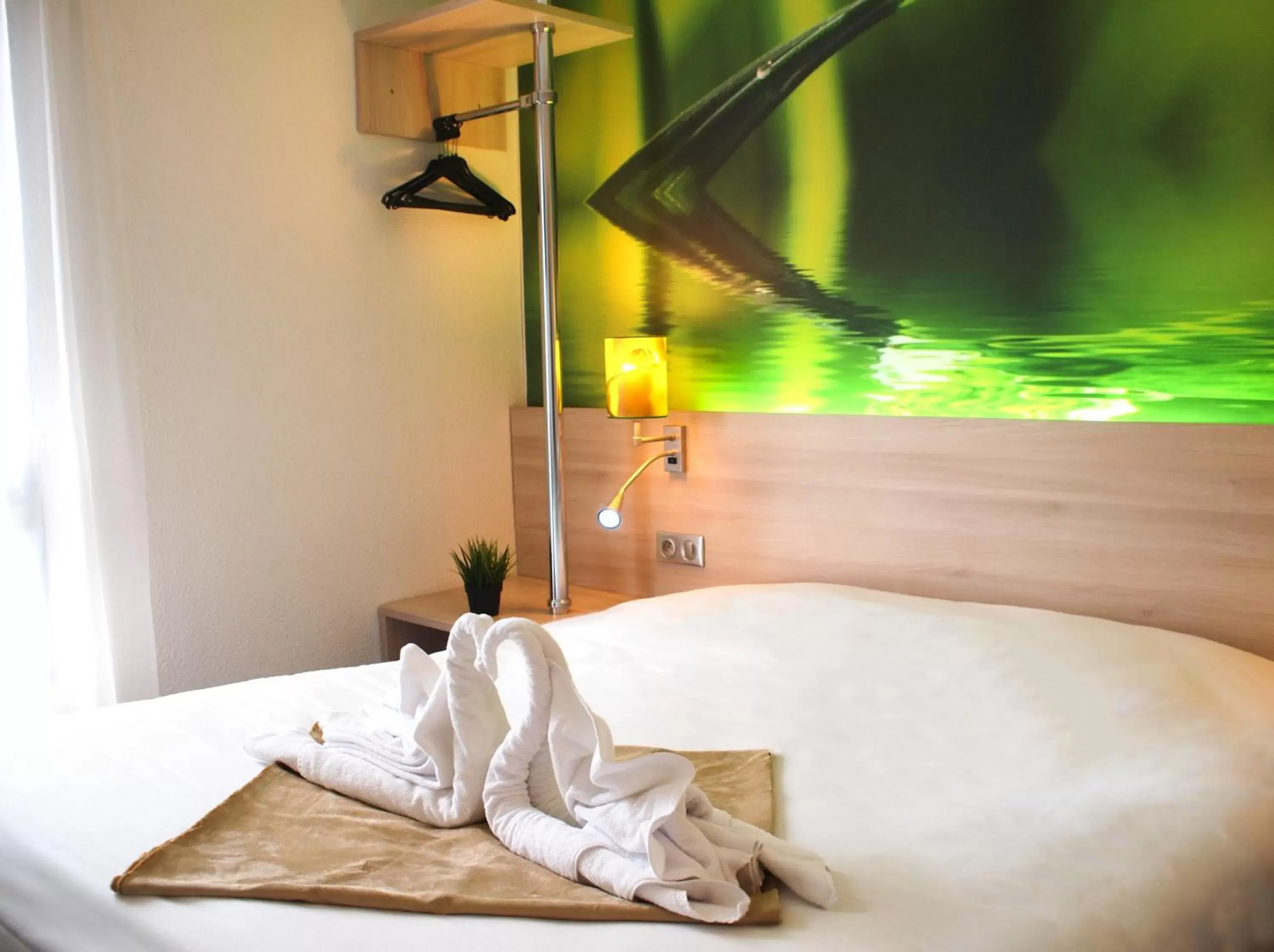 Bedroom, Room Photo in Brit Hotel Essentiel de Granville