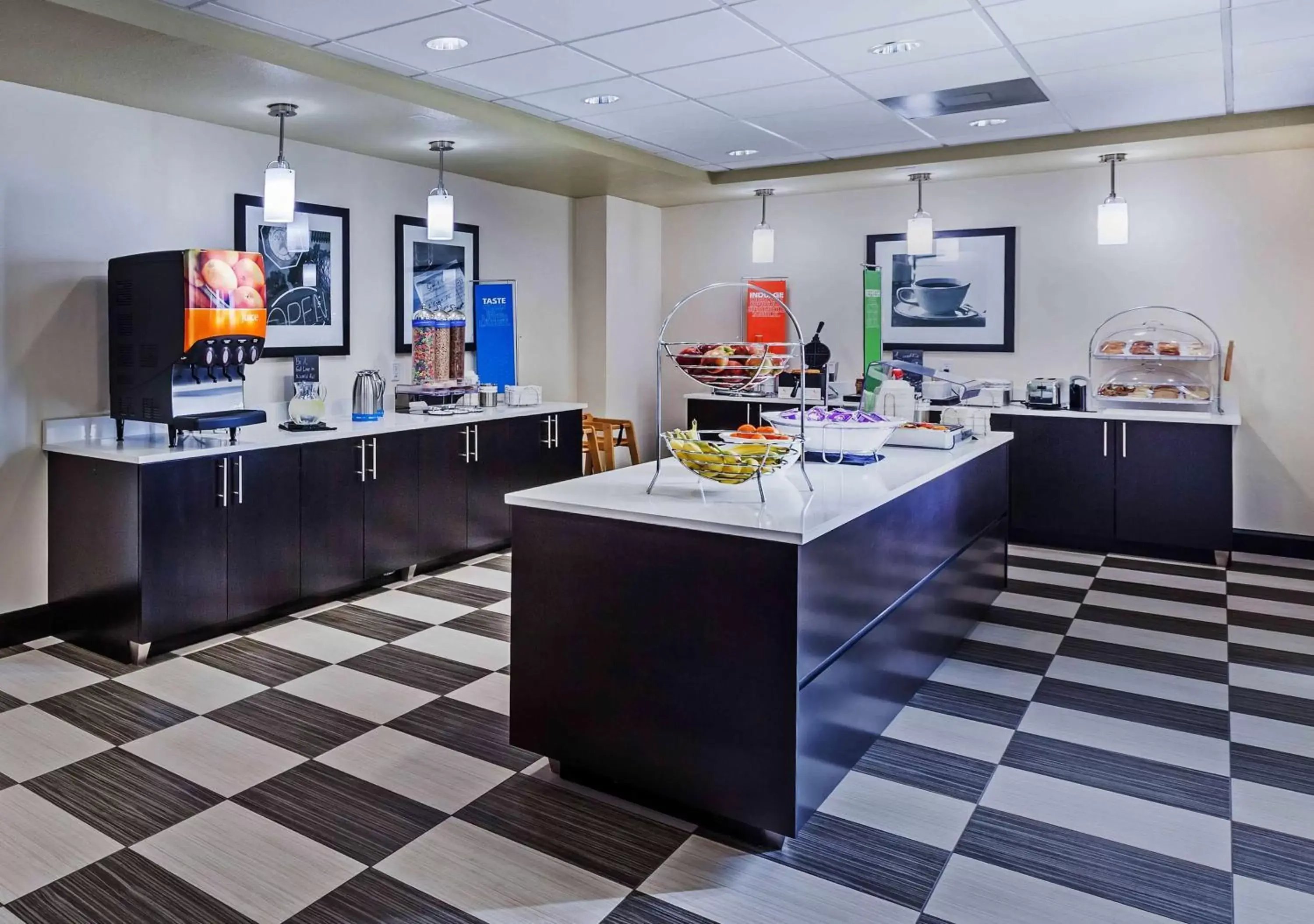 Dining area, Restaurant/Places to Eat in Hampton Inn and Suites Lake Jackson-Clute