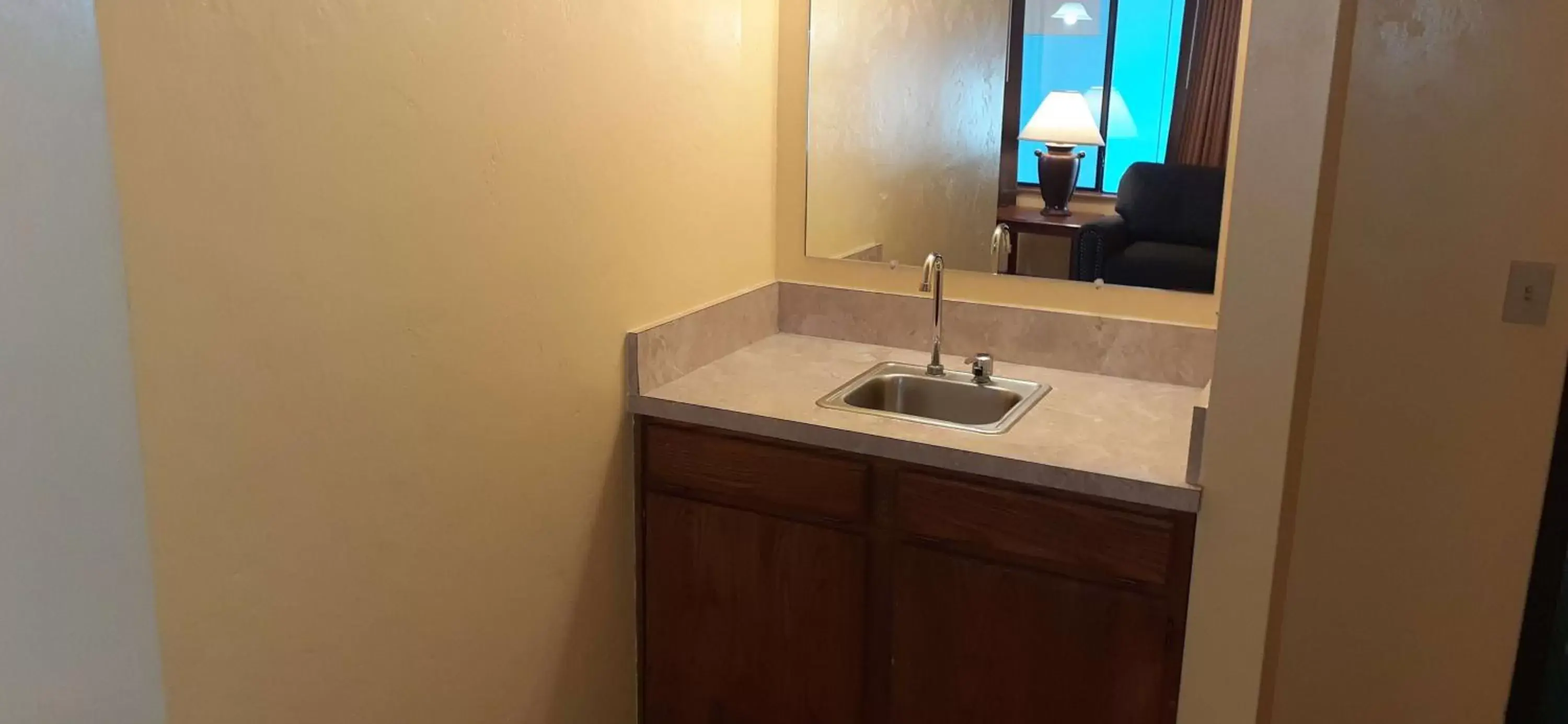 Bathroom in SureStay Hotel by Best Western Ellensburg