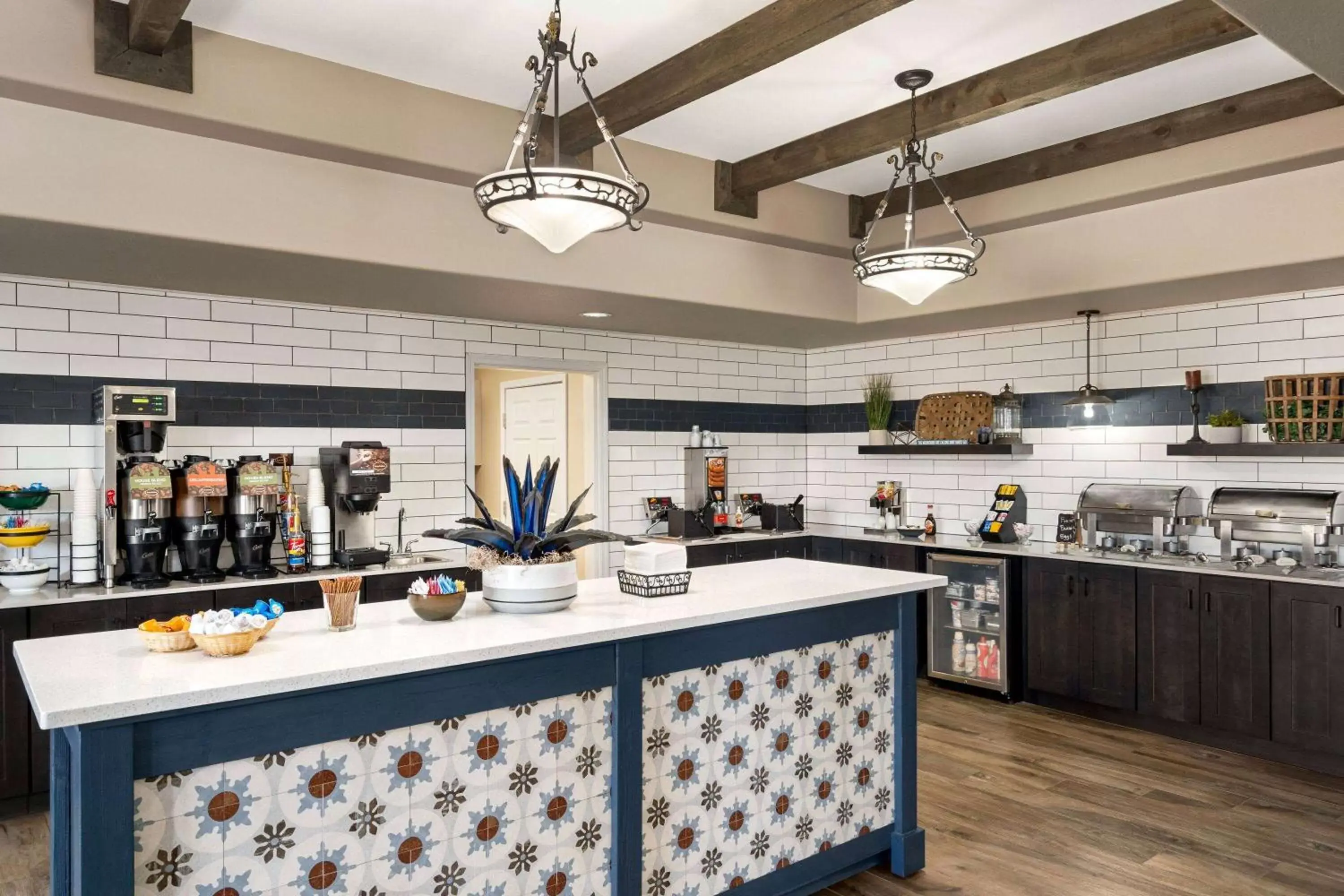 Restaurant/places to eat in La Quinta by Wyndham Trinidad Restaurant/places to eat in La Quinta by Wyndham Trinidad