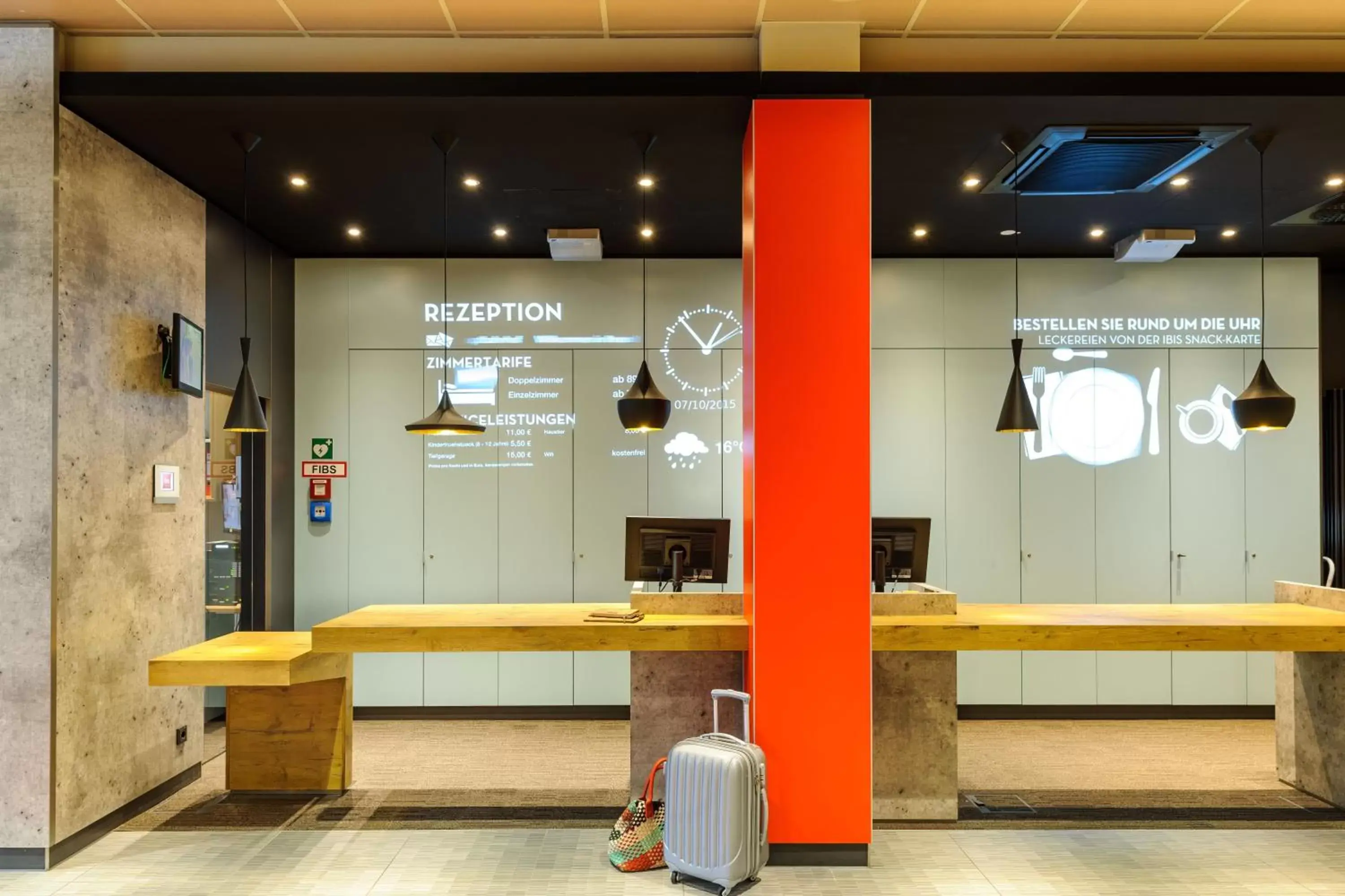 Lobby or reception in Ibis Berlin Hauptbahnhof