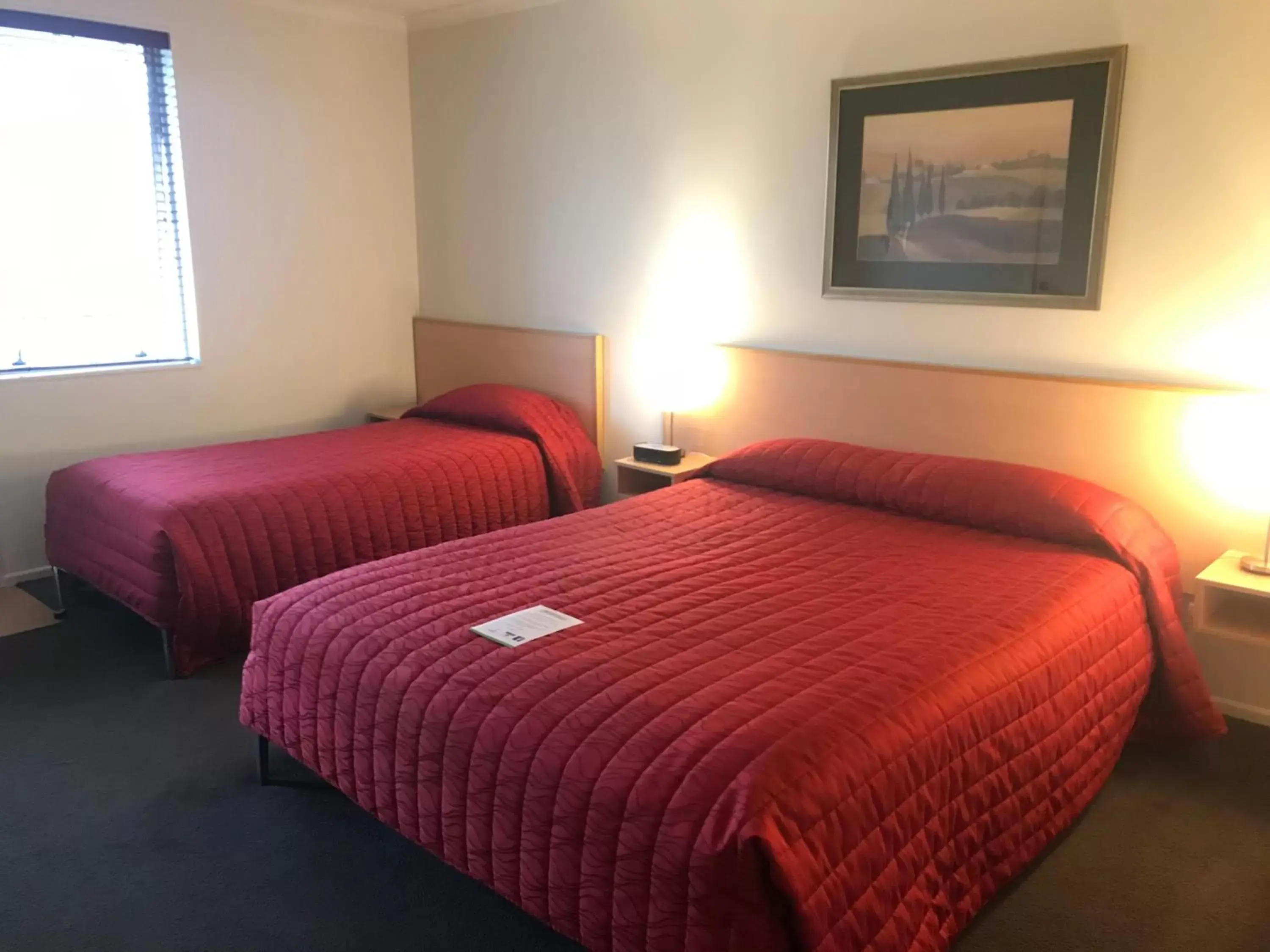 Bed in Harbour City Motor Inn & Conference