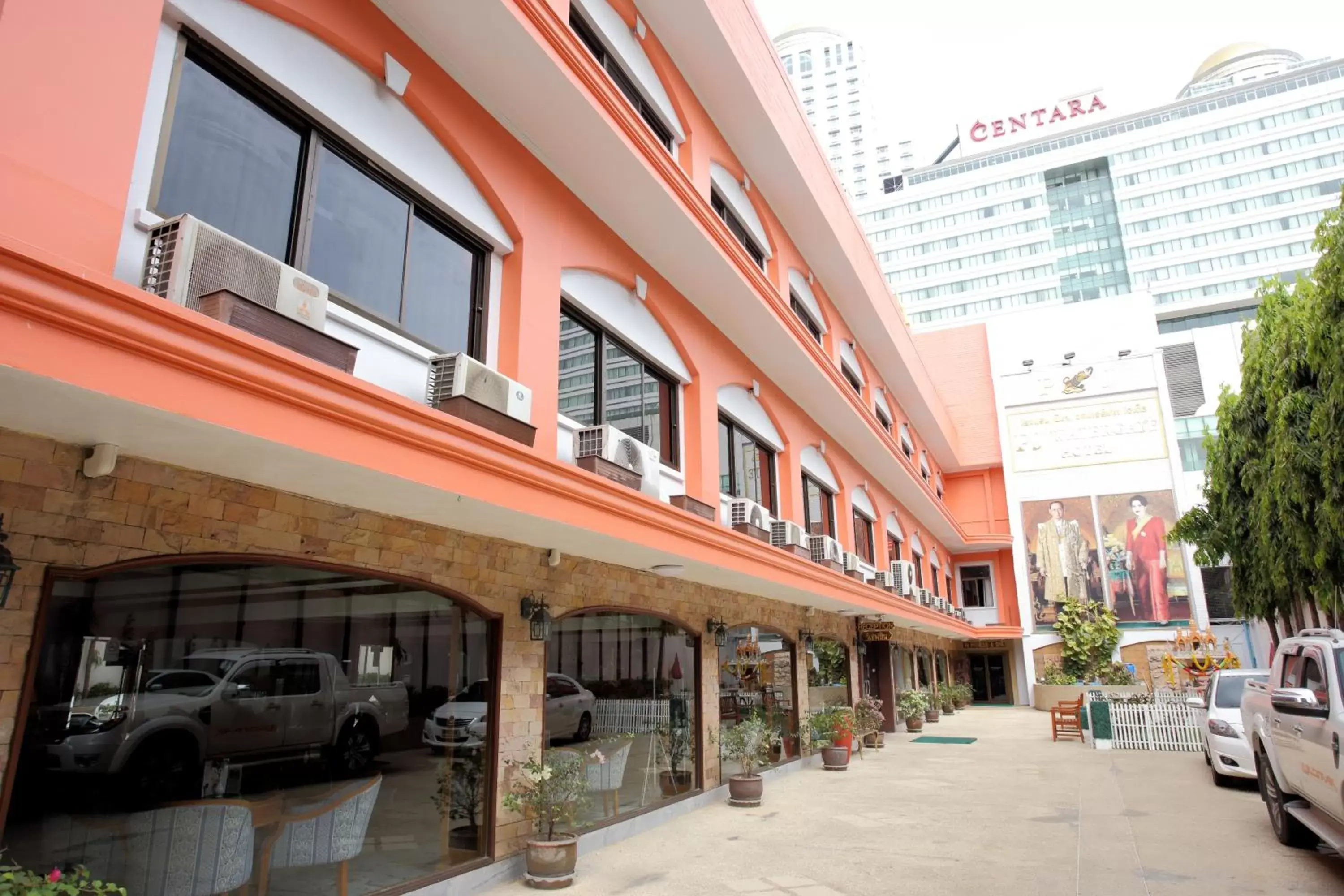 Property building in PJ Watergate Hotel Property building in PJ Watergate Hotel