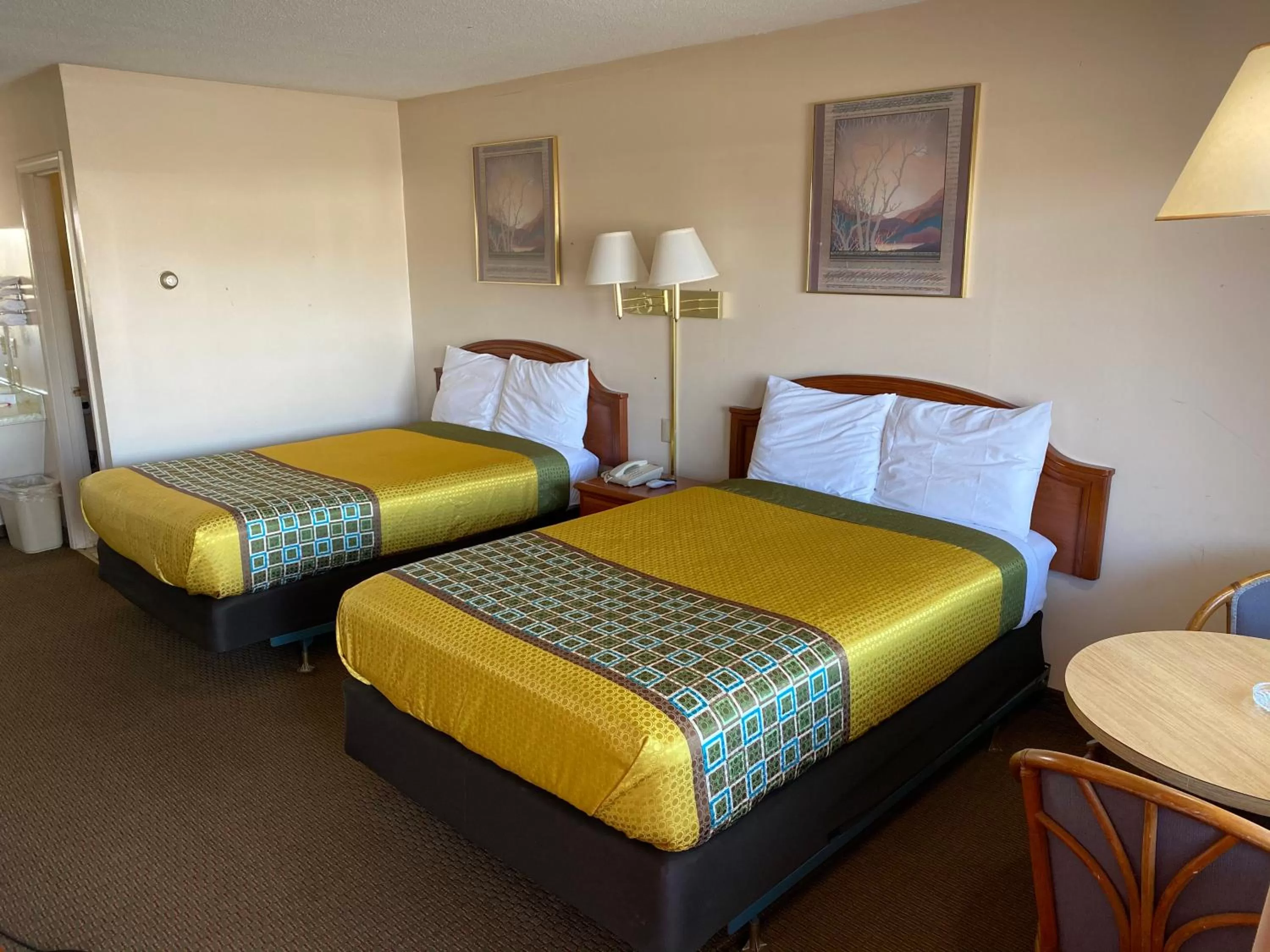 Bed in Parkview Motel