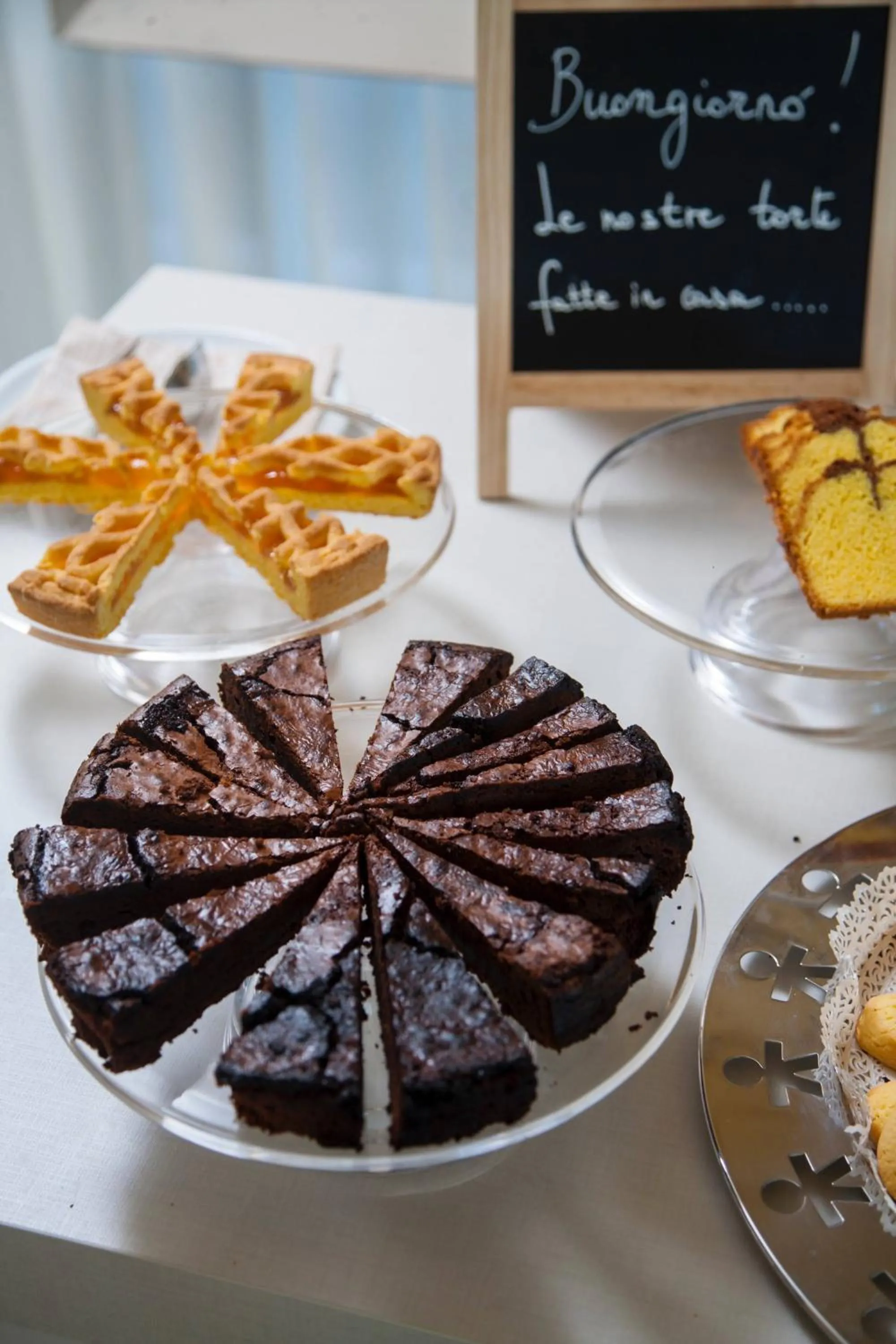 Food and drinks in Hotel Mon Cheri