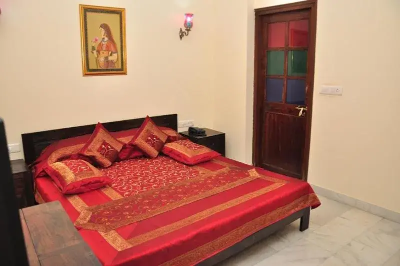 Bed in Rani Mahal Hotel