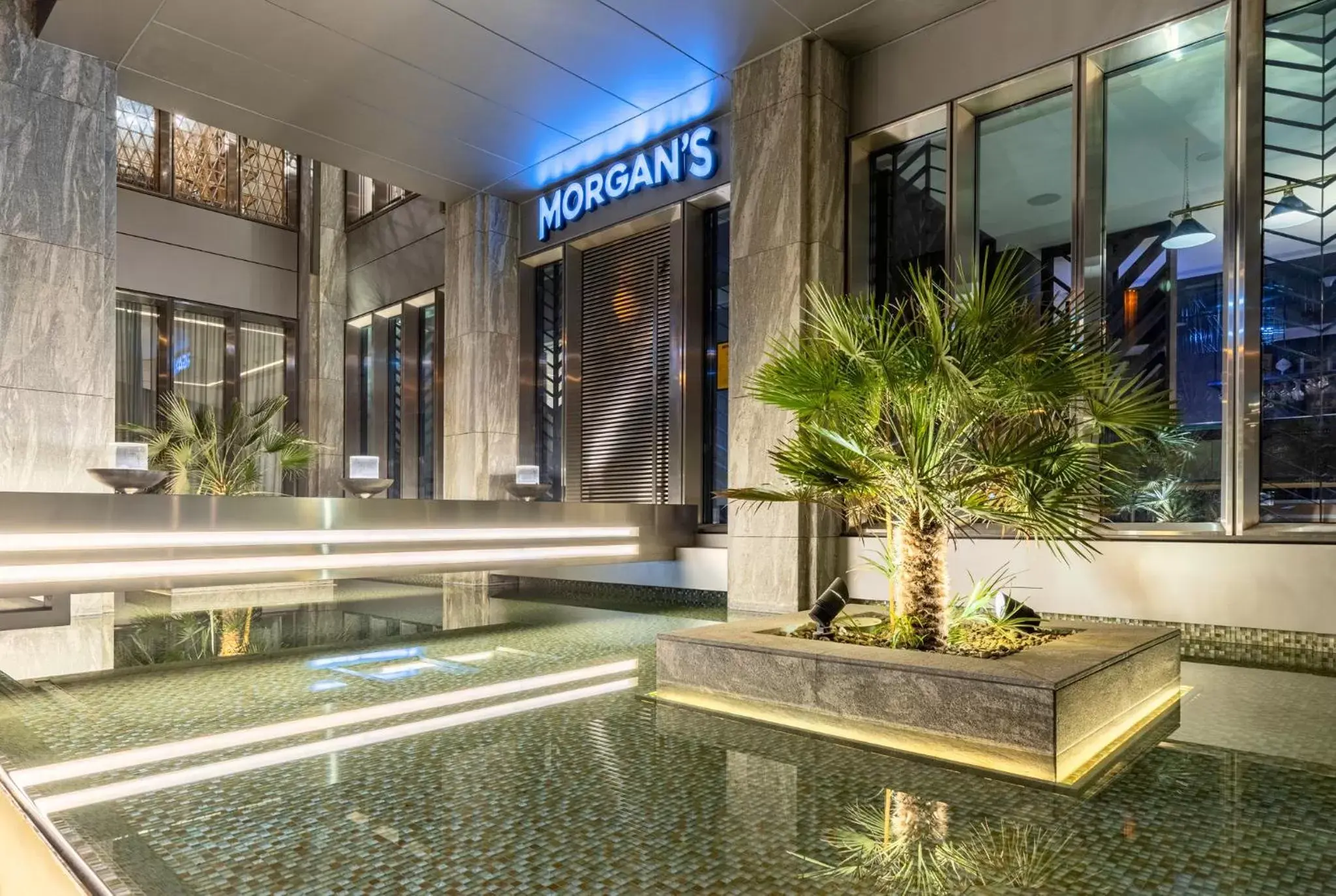Restaurant/places to eat, Swimming Pool in Al Bandar Arjaan by Rotana – Dubai Creek