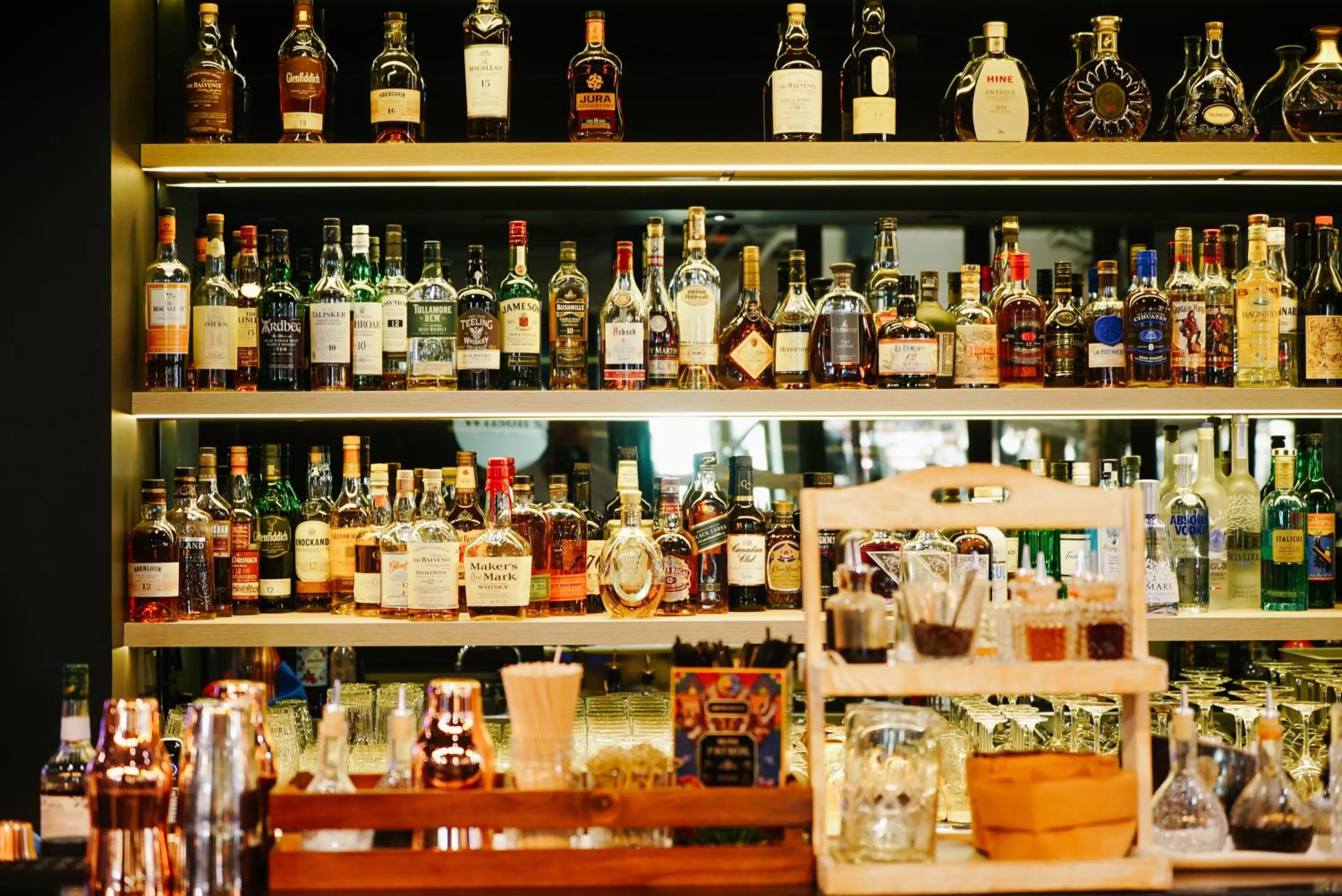 Lounge or bar in Crowne Plaza Berlin City Centre Ku'damm by IHG