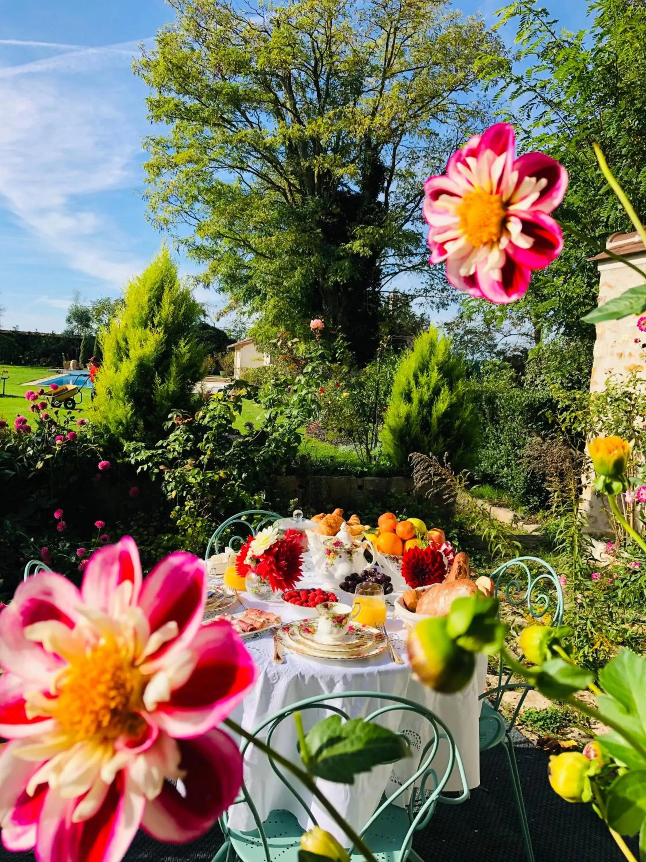 Garden view in La plaine de l'Angelus