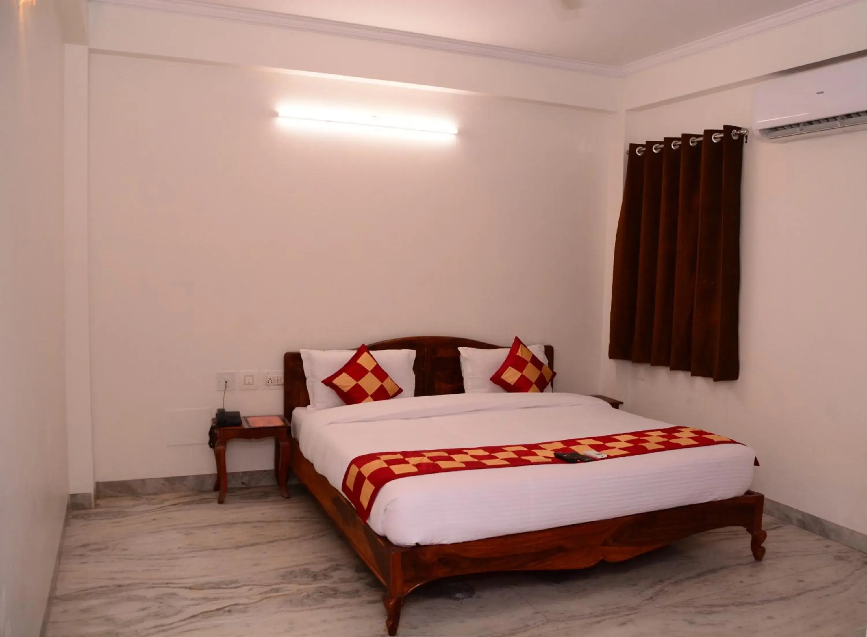 Bed in Hotel Sugandh Retreat
