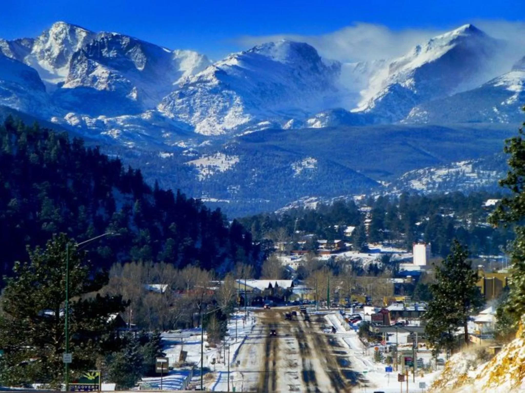 Day in 4 Seasons Inn on Fall River