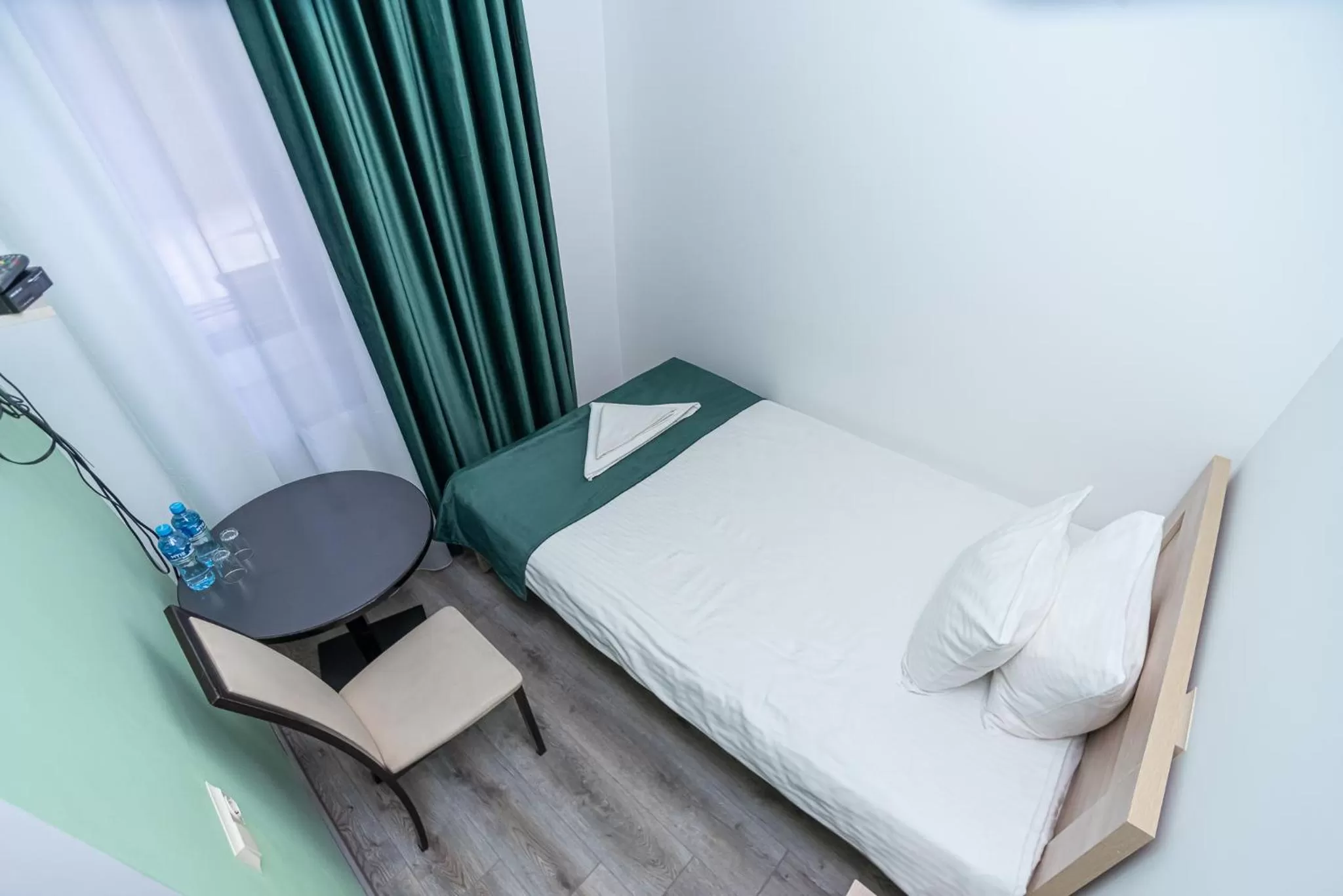 Photo of the whole room, Bed in Tiflis Hotel