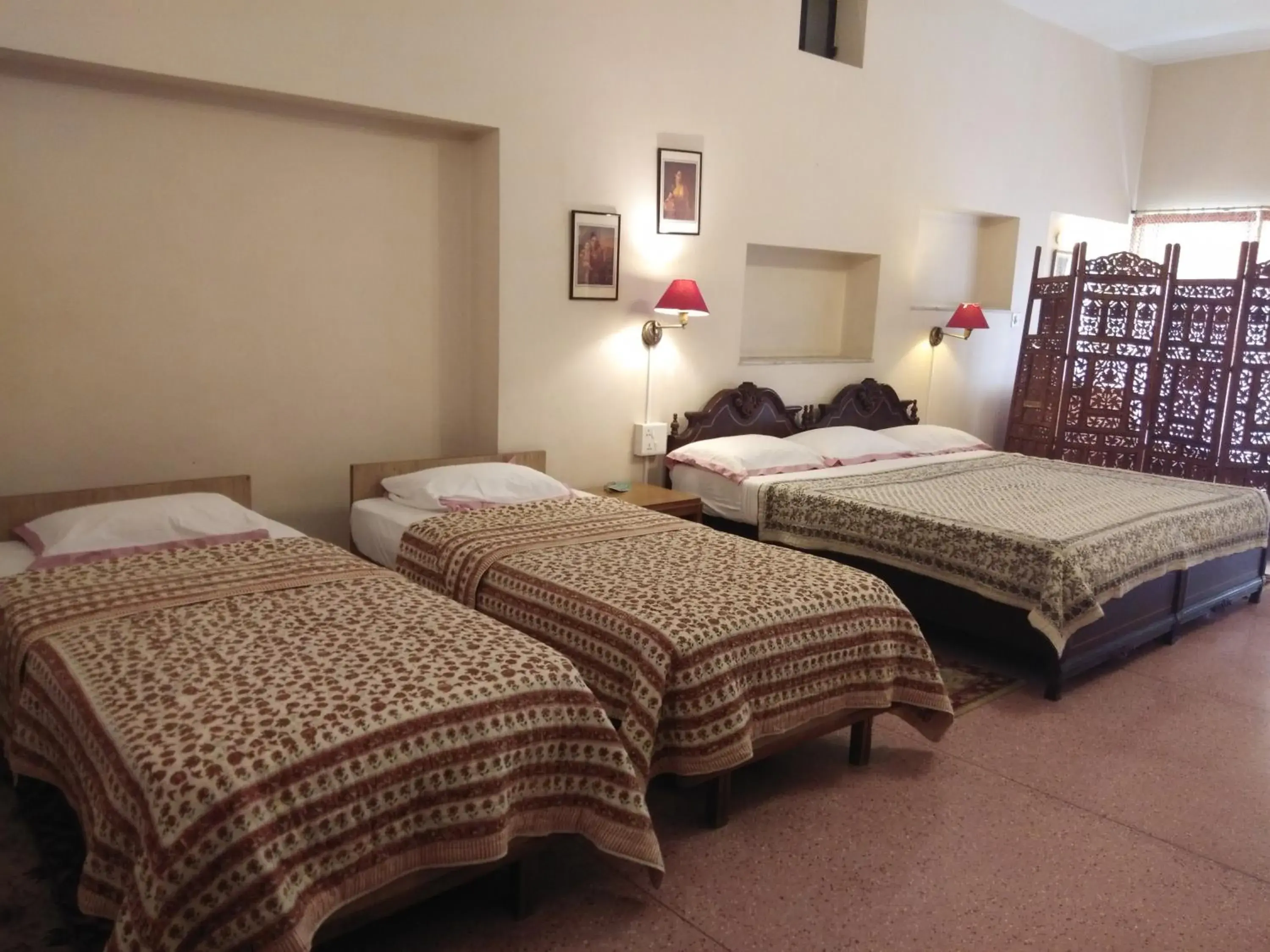 Photo of the whole room, Bed in Jai Niwas Garden Hotel
