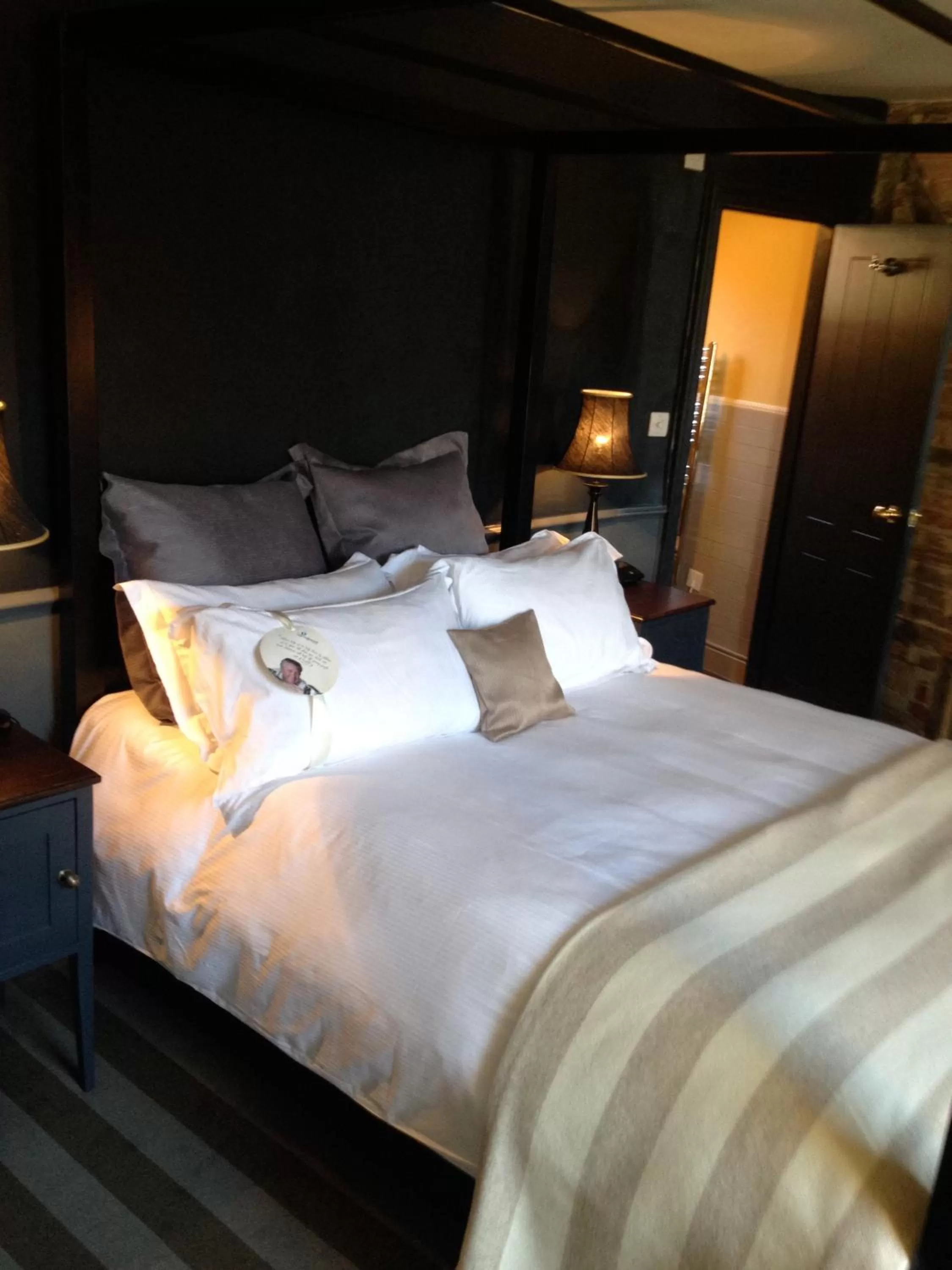 Bed in The Crown And Thistle, Abingdon