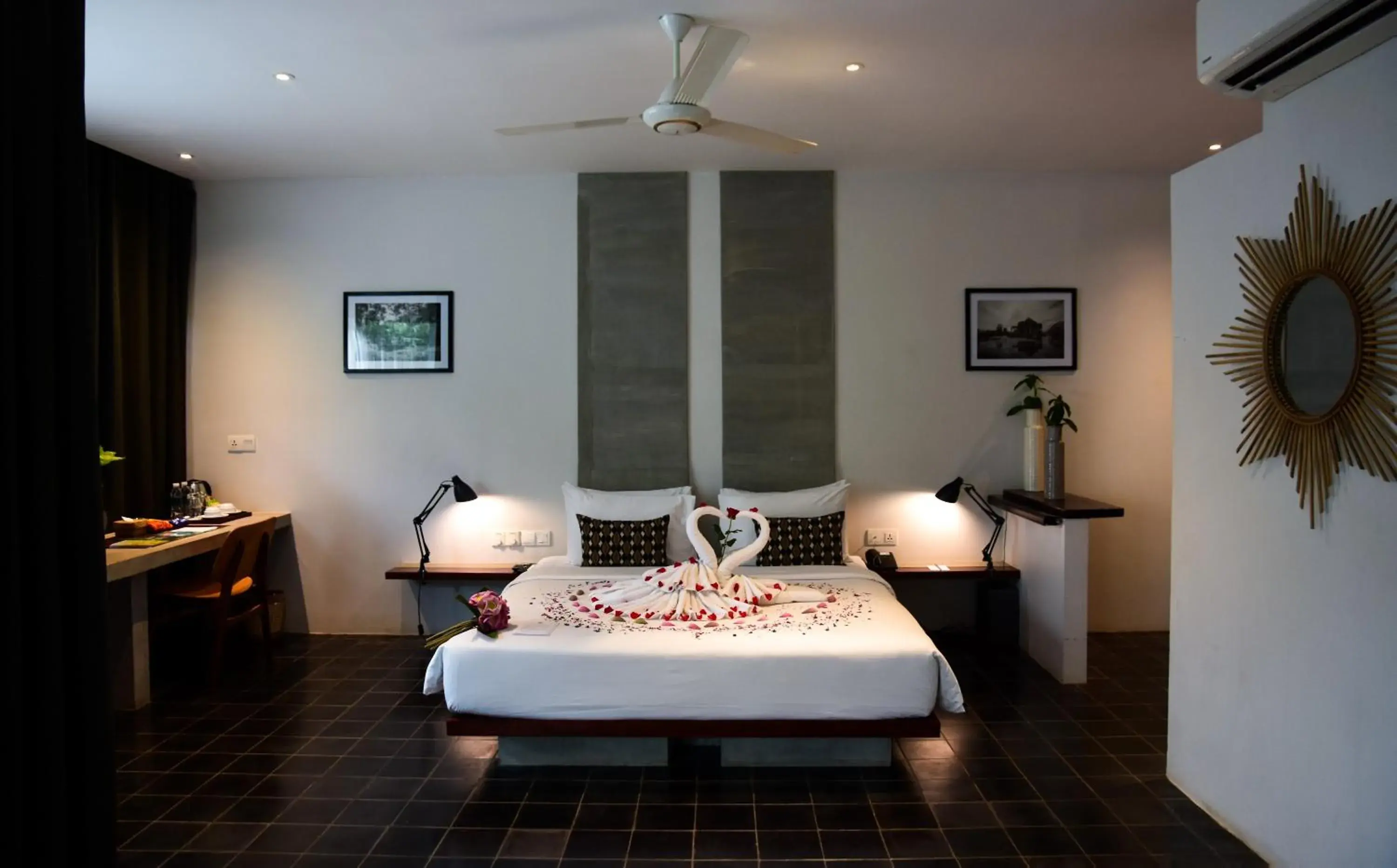 Bed in Hillocks Hotel & Spa