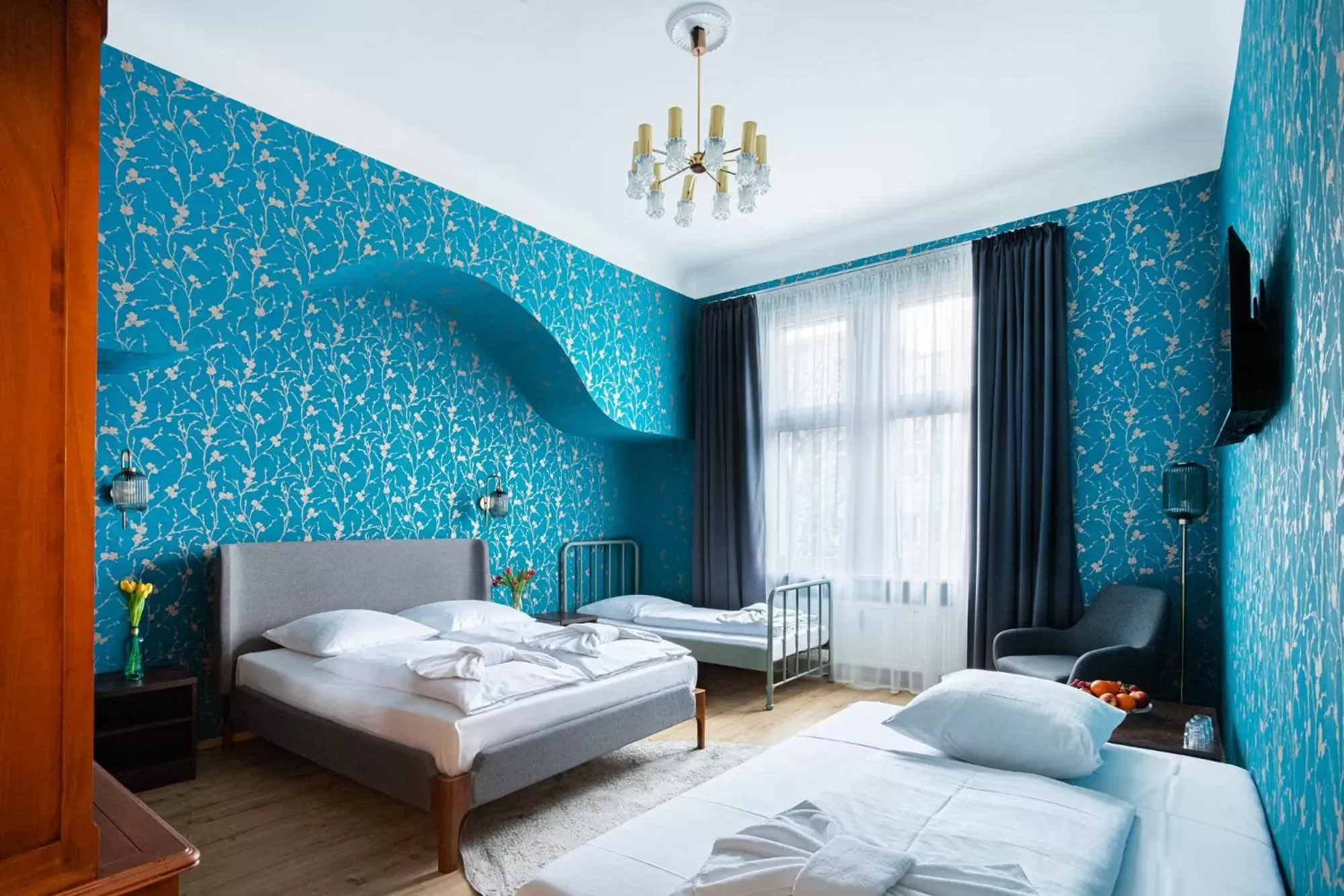Photo of the whole room, Bed in Hotel BELLEVUE am Kurfürstendamm