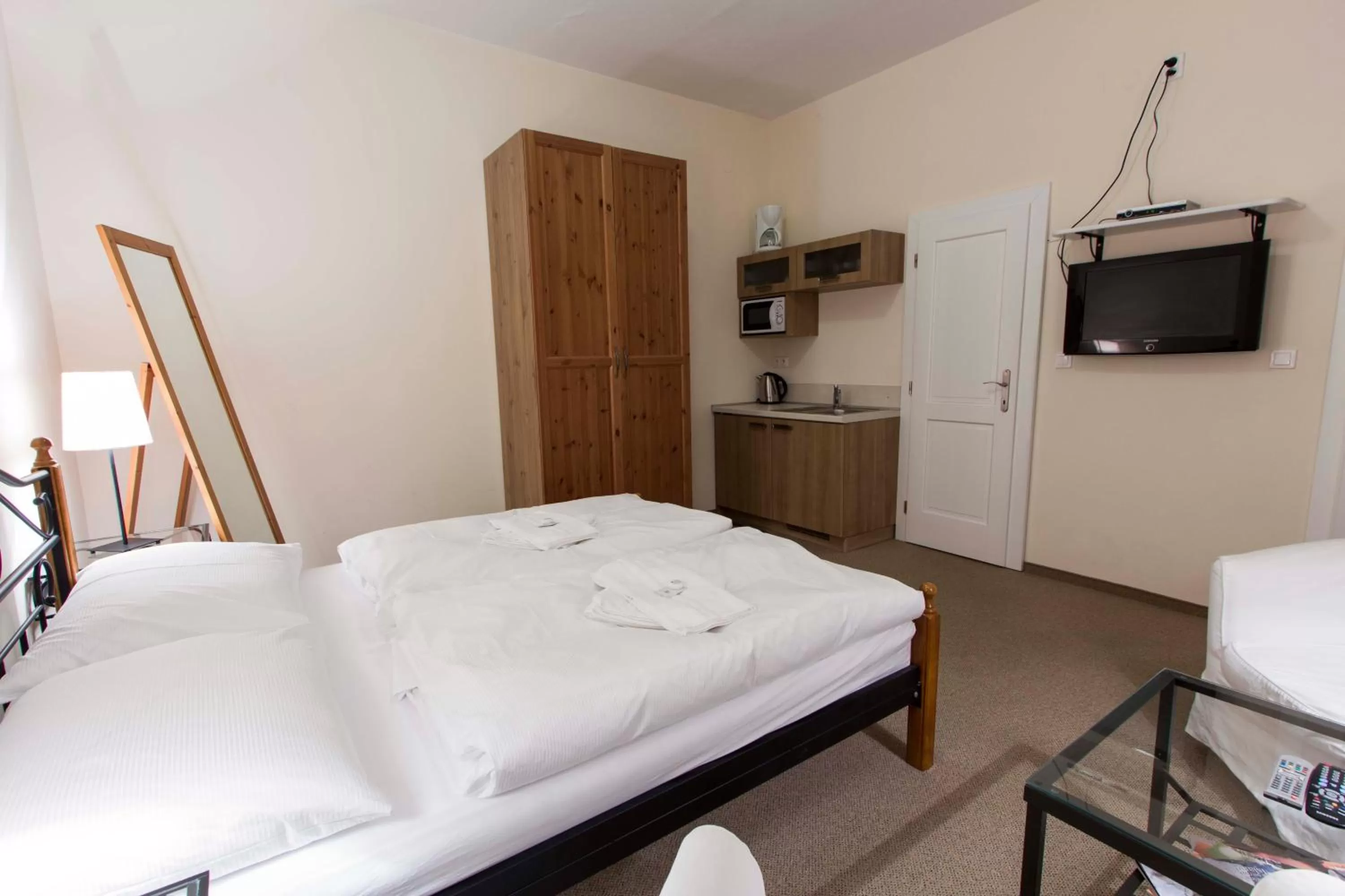 Kitchen or kitchenette, Bed in Apartma La Provence