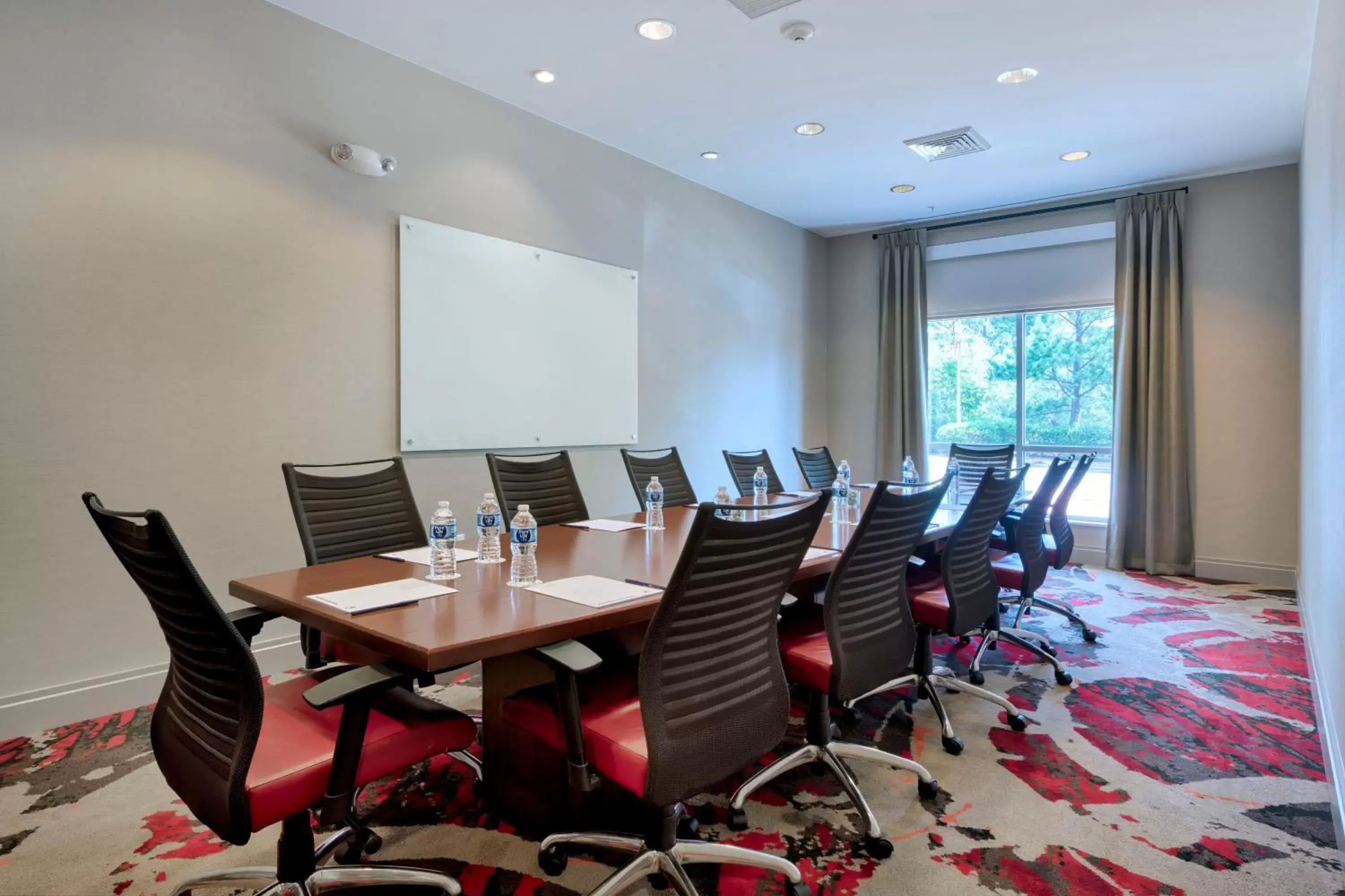 Meeting/conference room in DoubleTree by Hilton Raleigh-Cary