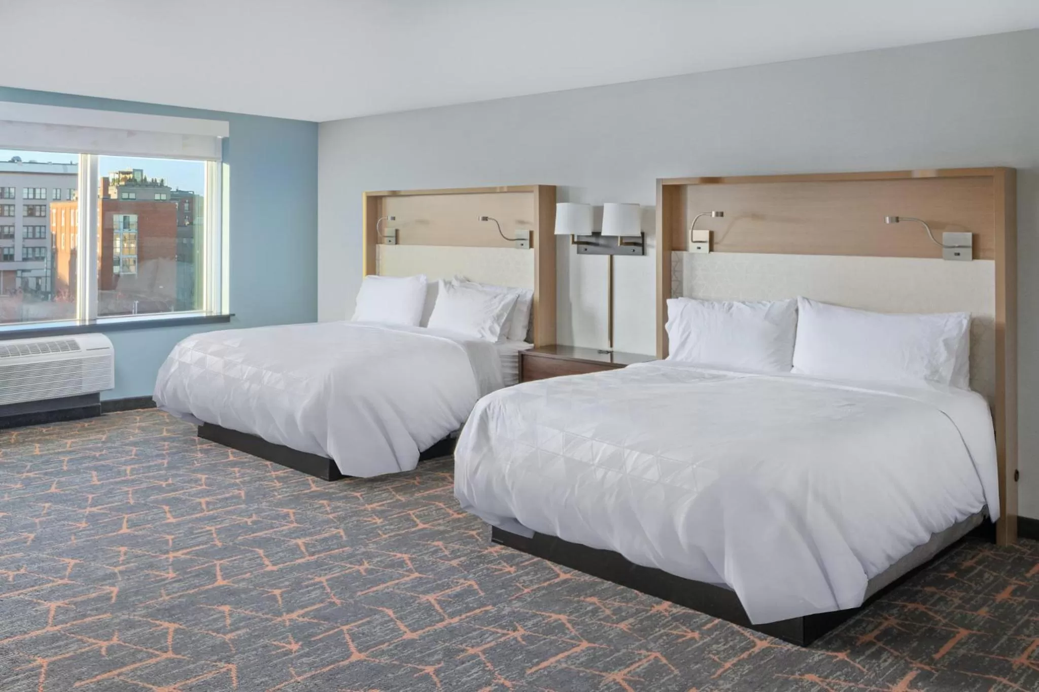 Photo of the whole room, Bed in Holiday Inn Portland-By the Bay by IHG
