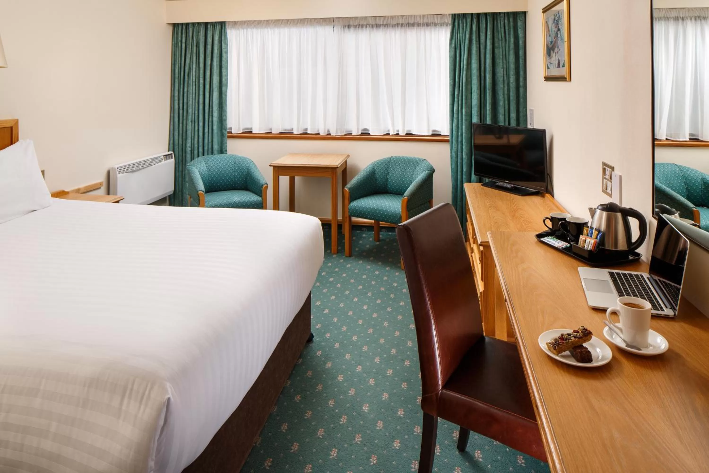 Classic Double Room in Mercure Livingston Hotel