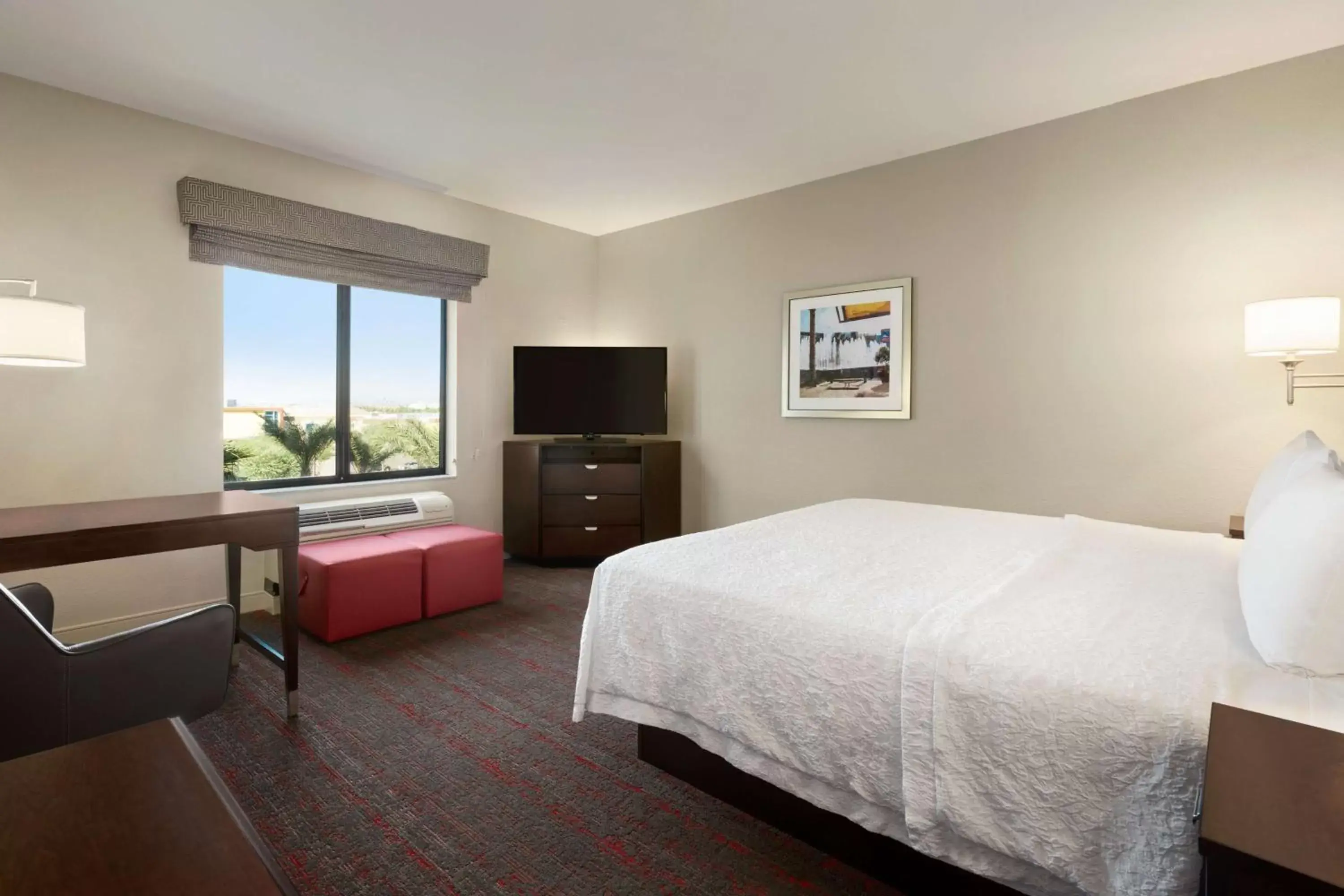 Bedroom, Bed in Hampton Inn & Suites Phoenix Glendale-Westgate