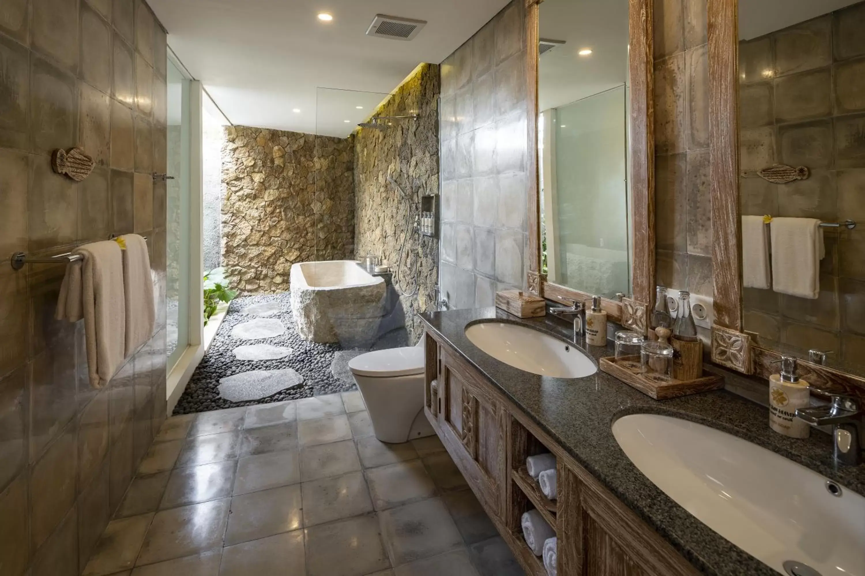 Bathroom in The Sun of Granary Resort and Villas