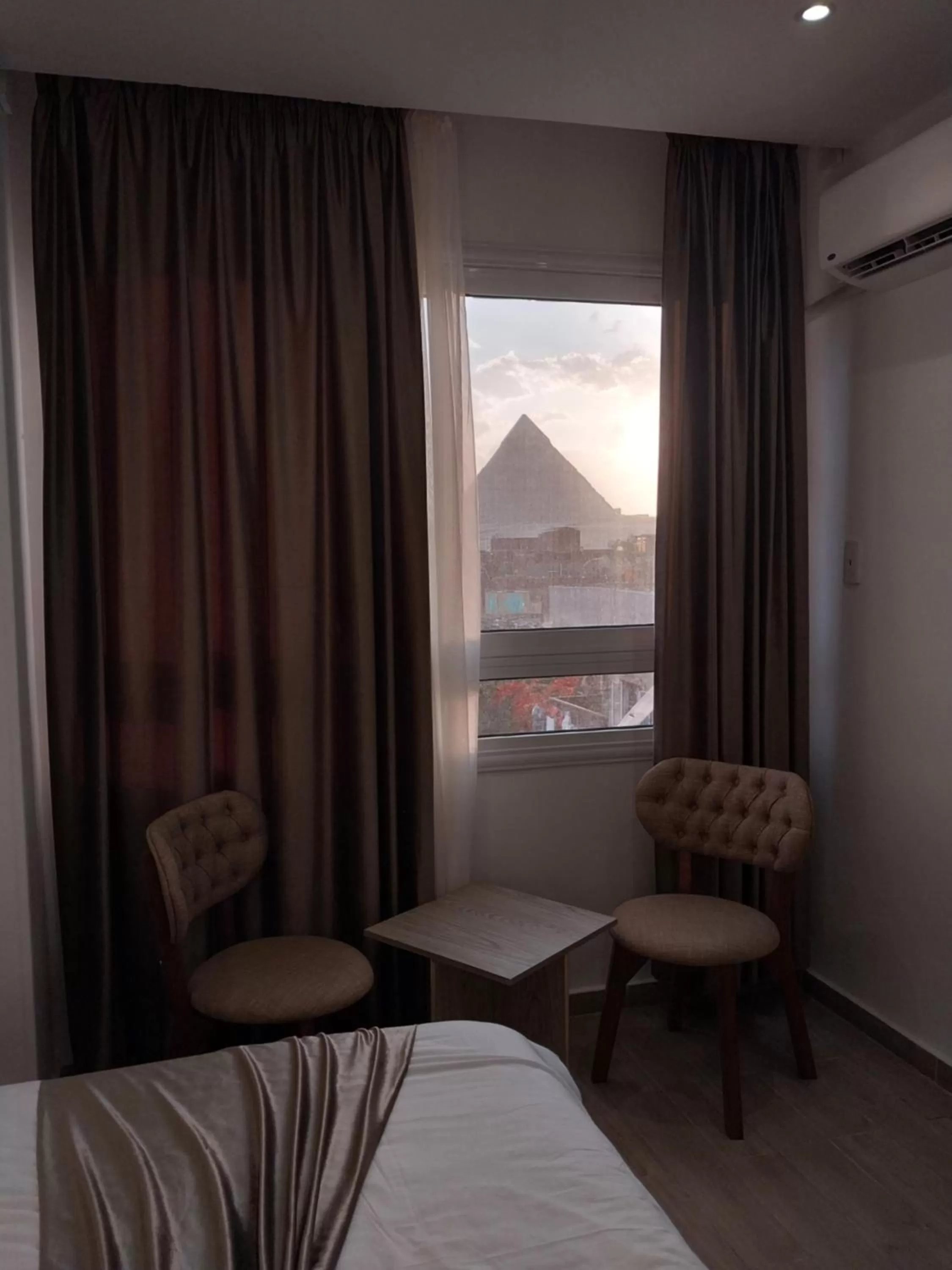 Bed, Mountain View in Eagles Pyramids View