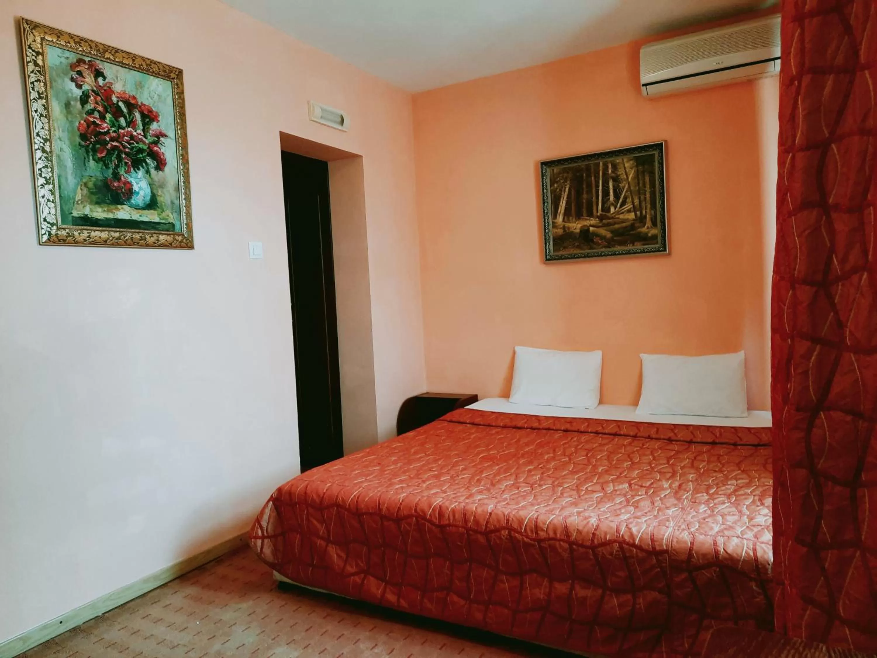 Bed in Family Art Hotel Gallery