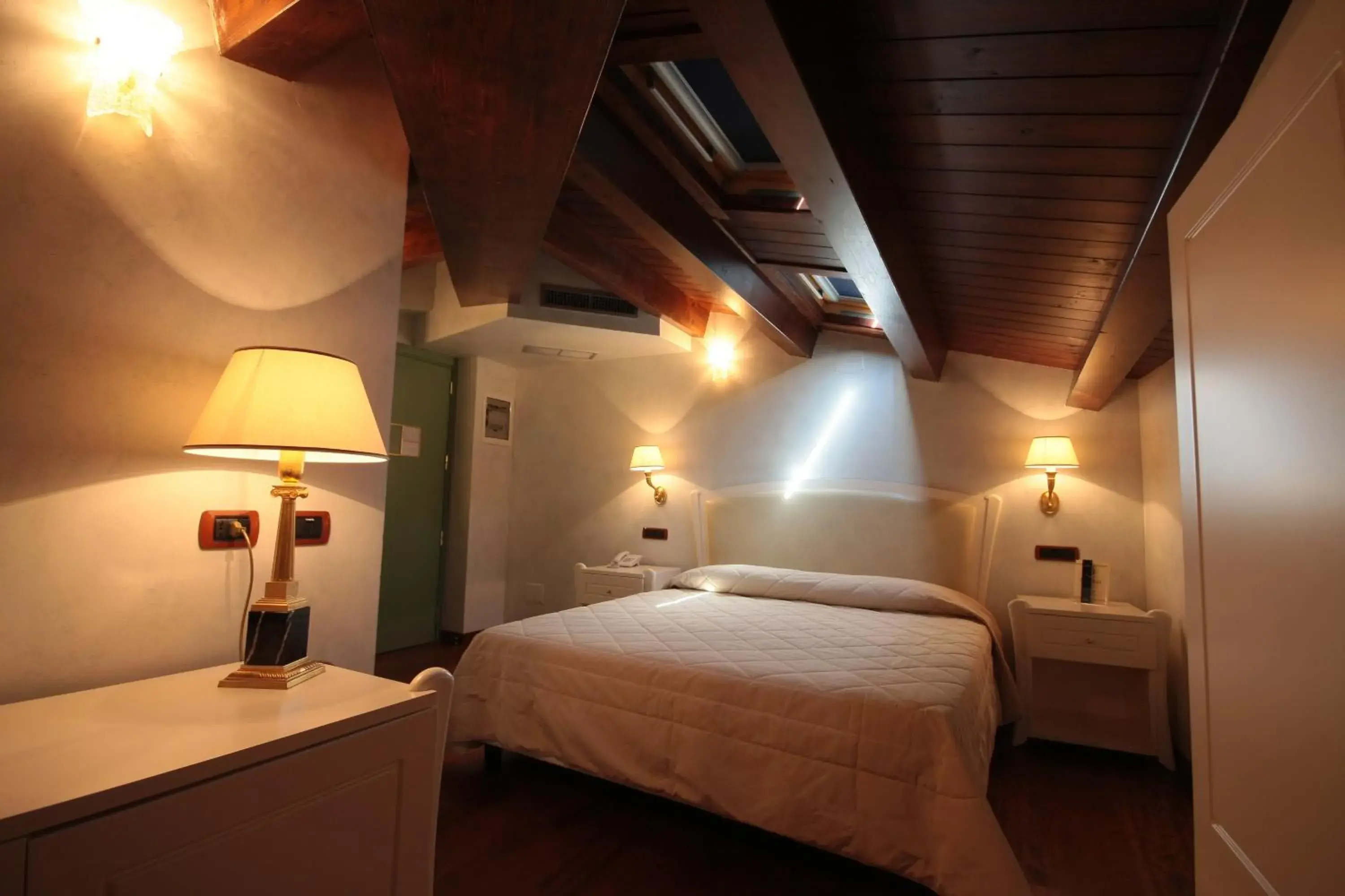 Bedroom, Bed in Hotel Rojan