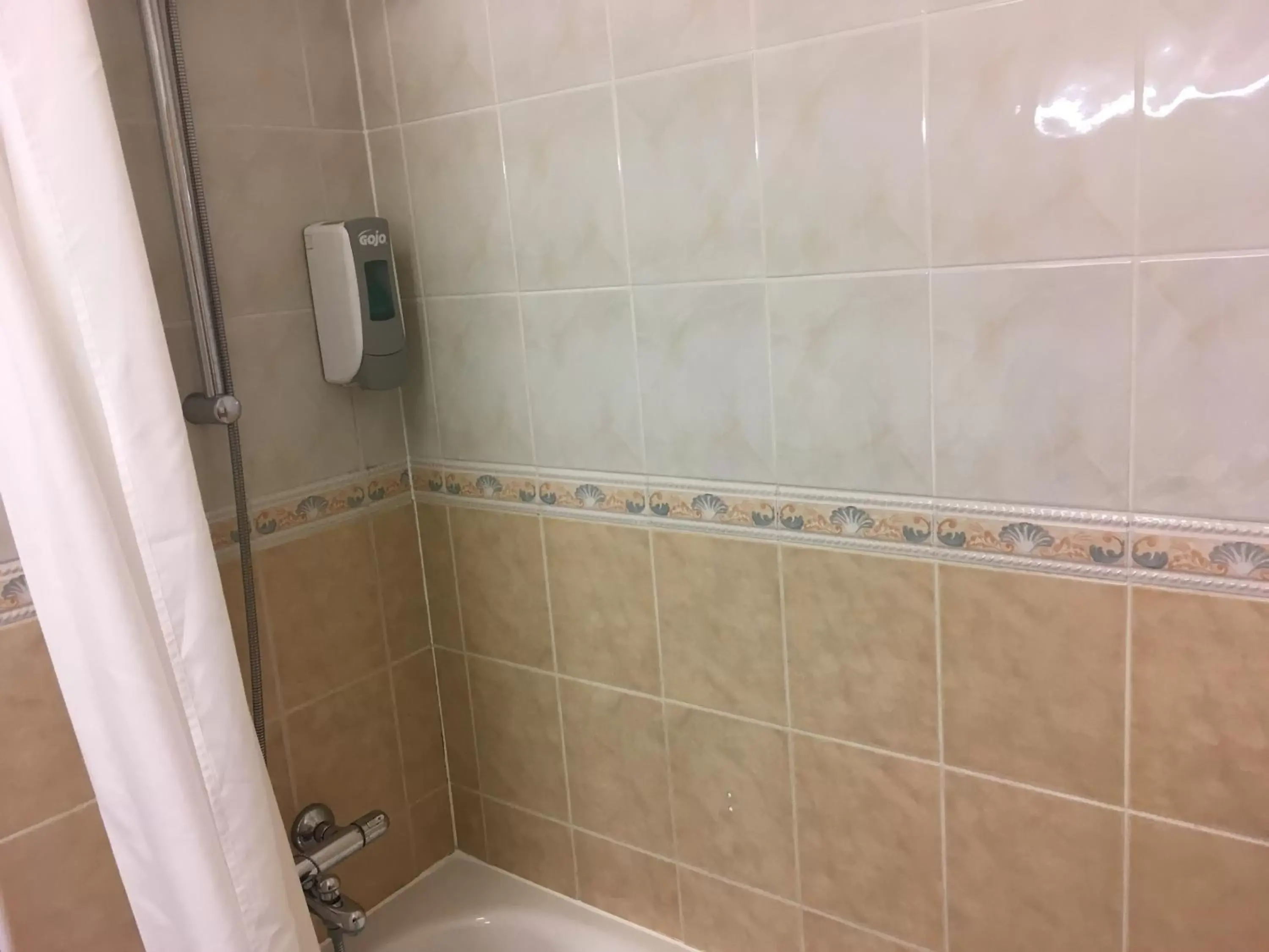 Bathroom in Moreton Park Hotel