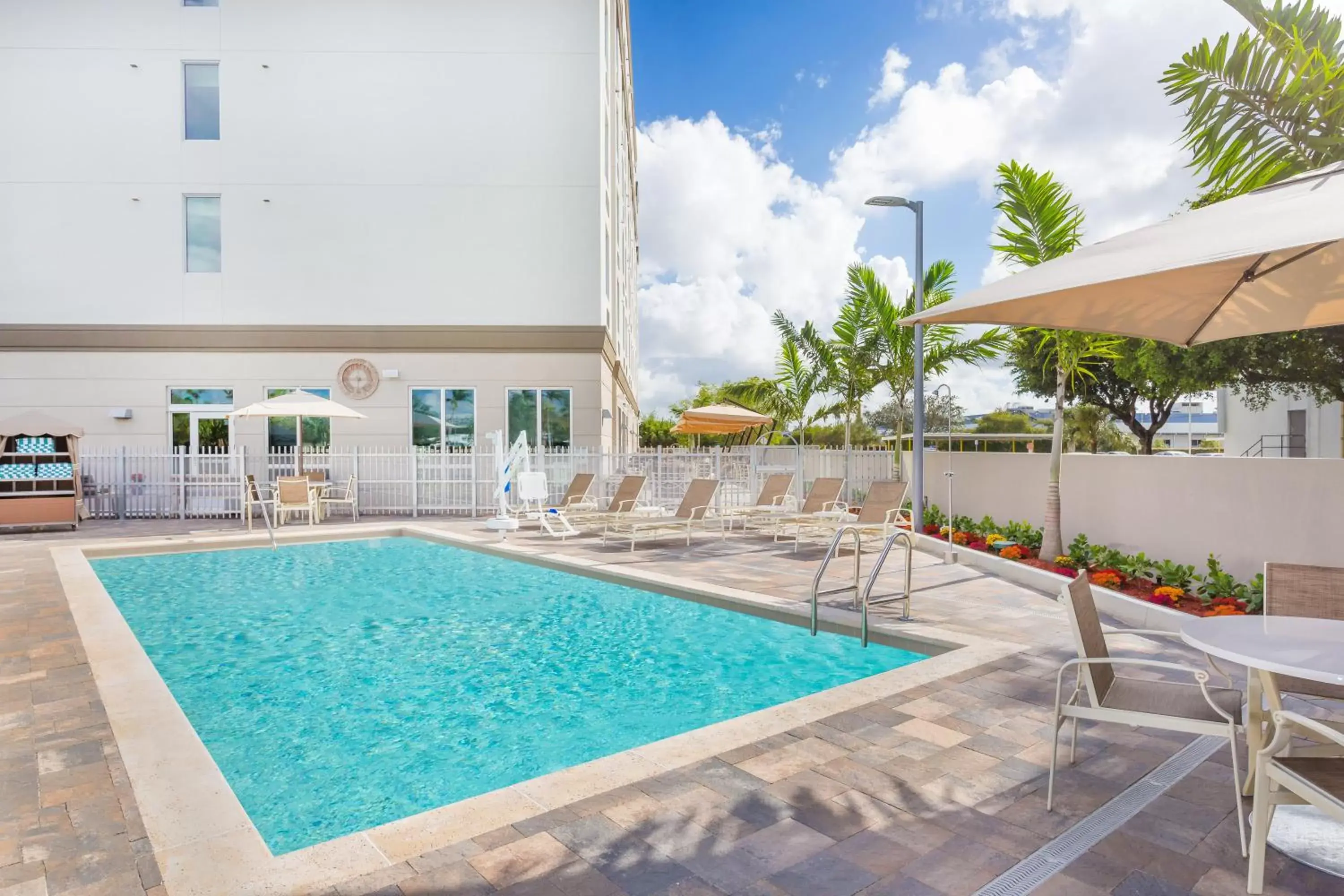 Swimming pool in Wingate by Wyndham Miami Airport