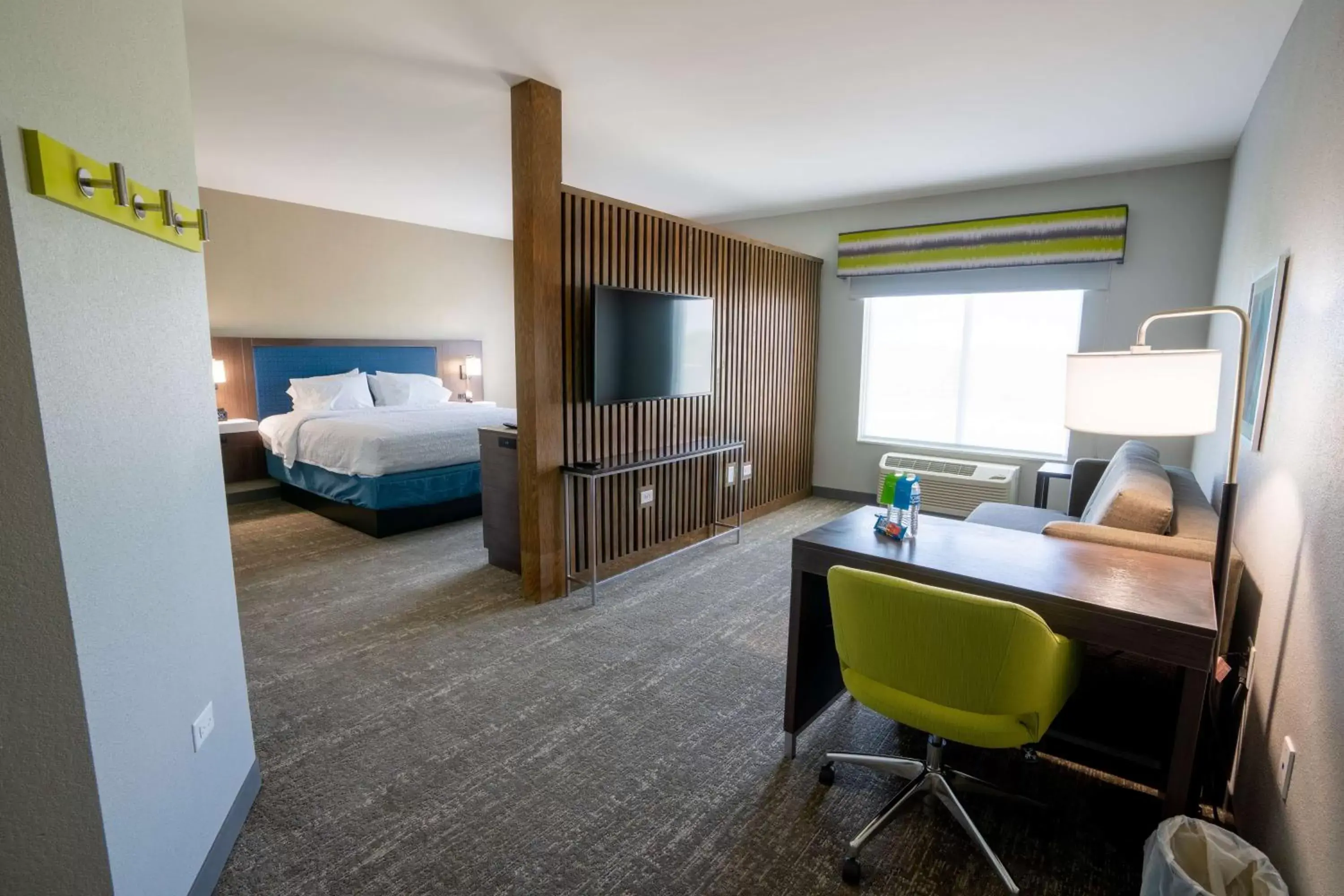 Bedroom, Bed in Hampton Inn By Hilton Huntley Chicago