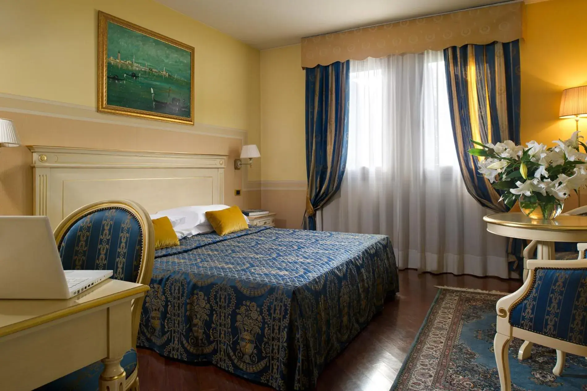 Photo of the whole room, Bed in Villa Pace Park Hotel Bolognese