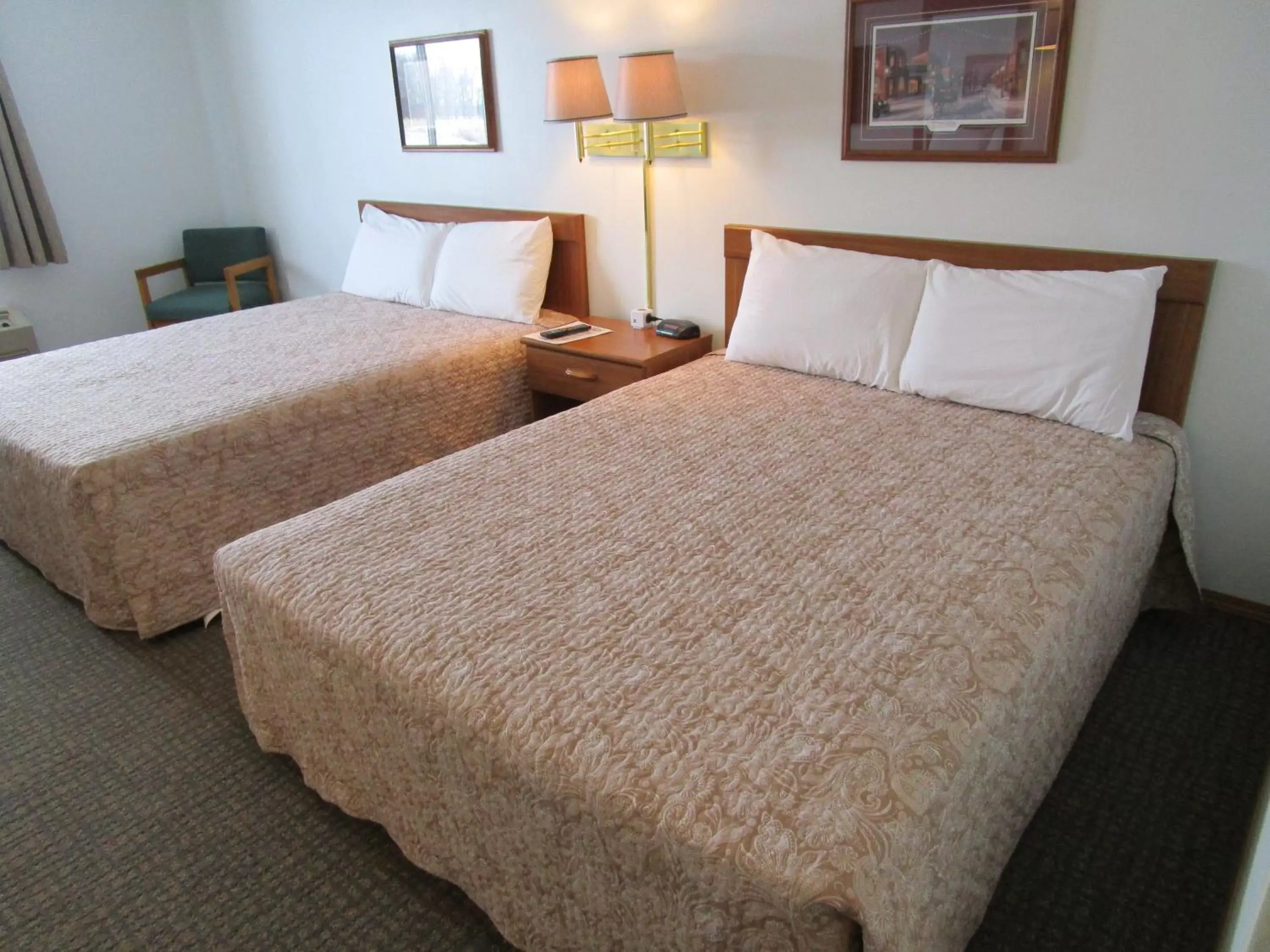 Photo of the whole room, Bed in Dakota Country Inn